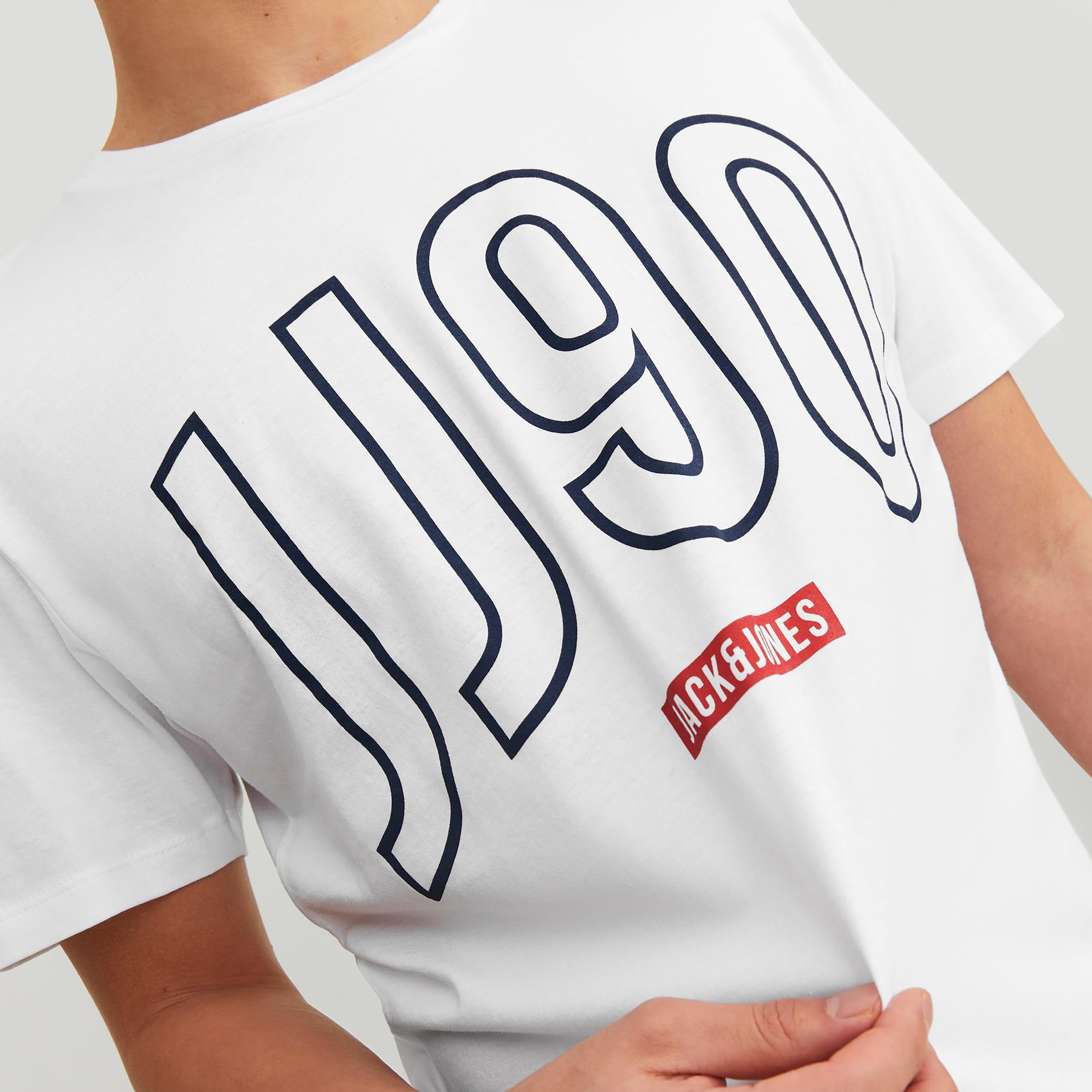 تي شيرت من جاك آند جونز مطبوع بأكمام قصيرة و ياقة مستديرة-men-clothing-tshirtsandpolos-tshirts-image-15