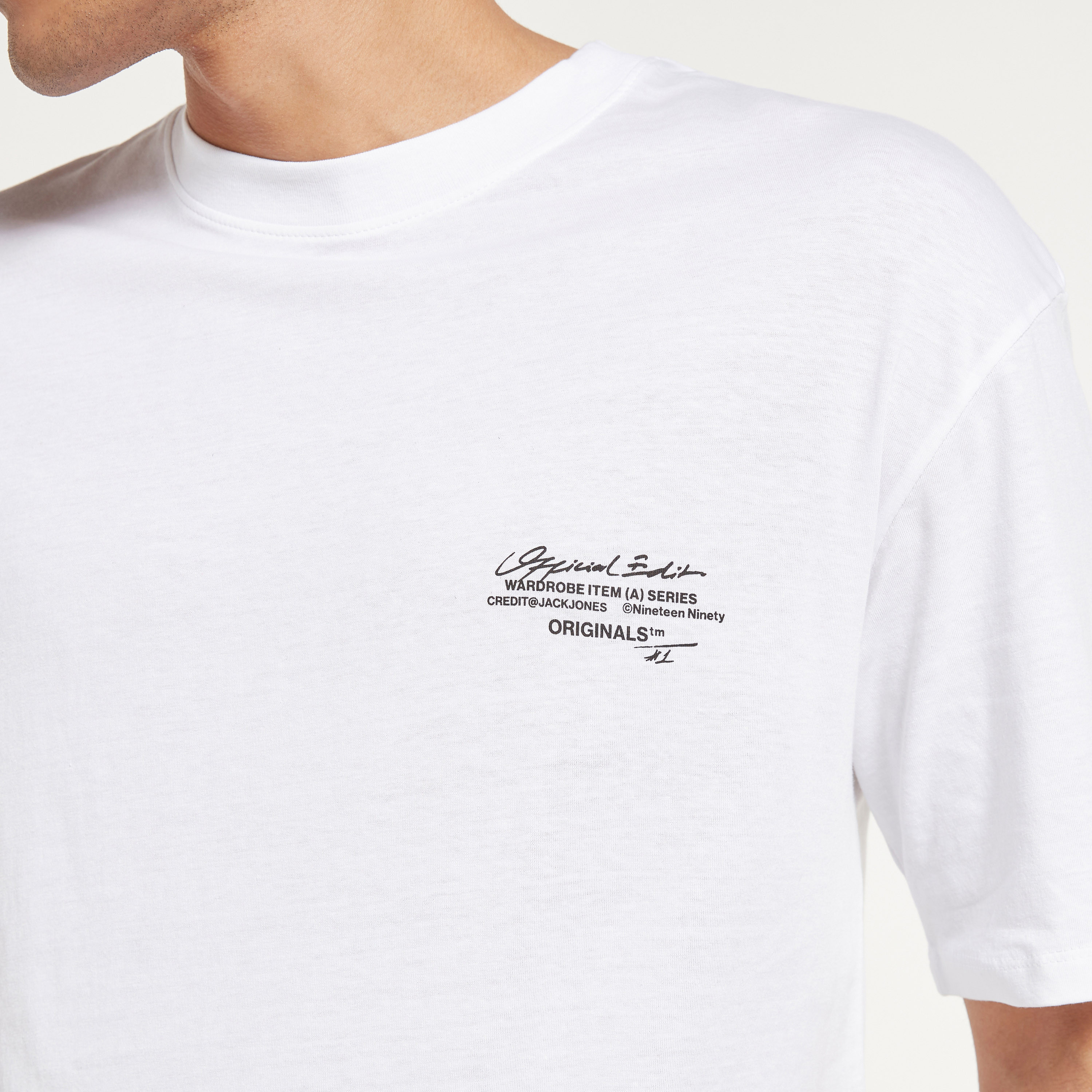 تي شيرت من جاك آند جونز مطبوع بأكمام قصيرة و ياقة مستديرة-men-clothing-tshirtsandpolos-tshirts-image-13