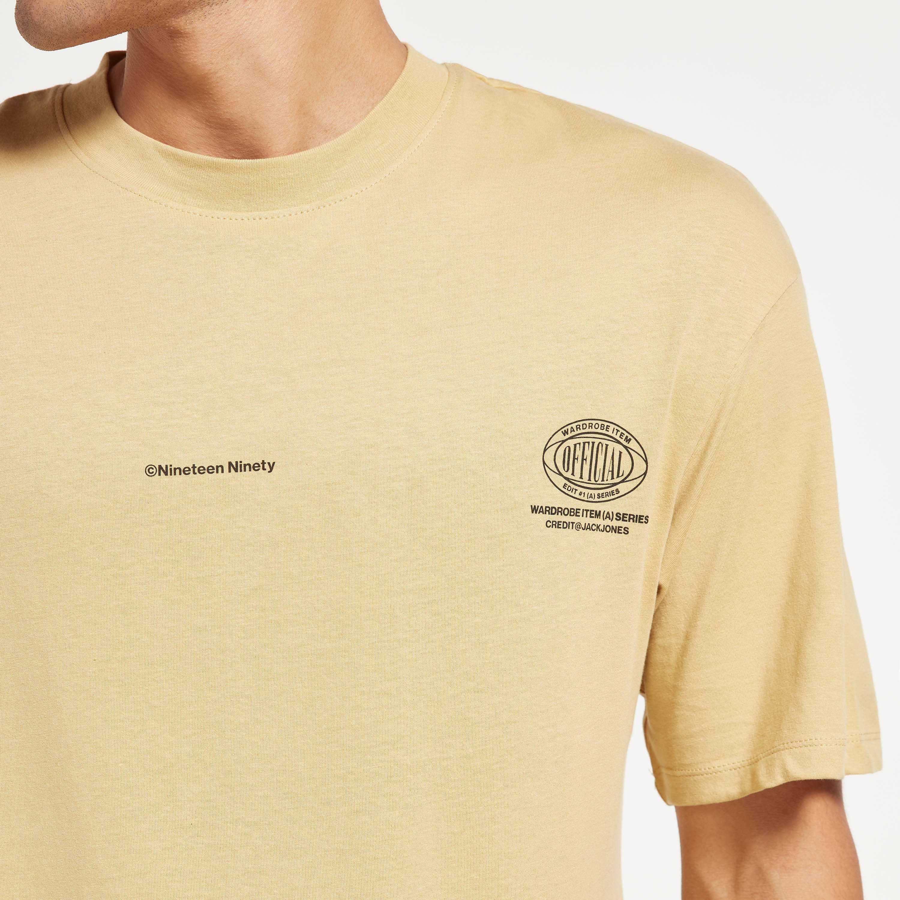 تي شيرت من جاك آند جونز مطبوع بأكمام قصيرة و ياقة مستديرة-men-clothing-tshirtsandpolos-tshirts-image-17
