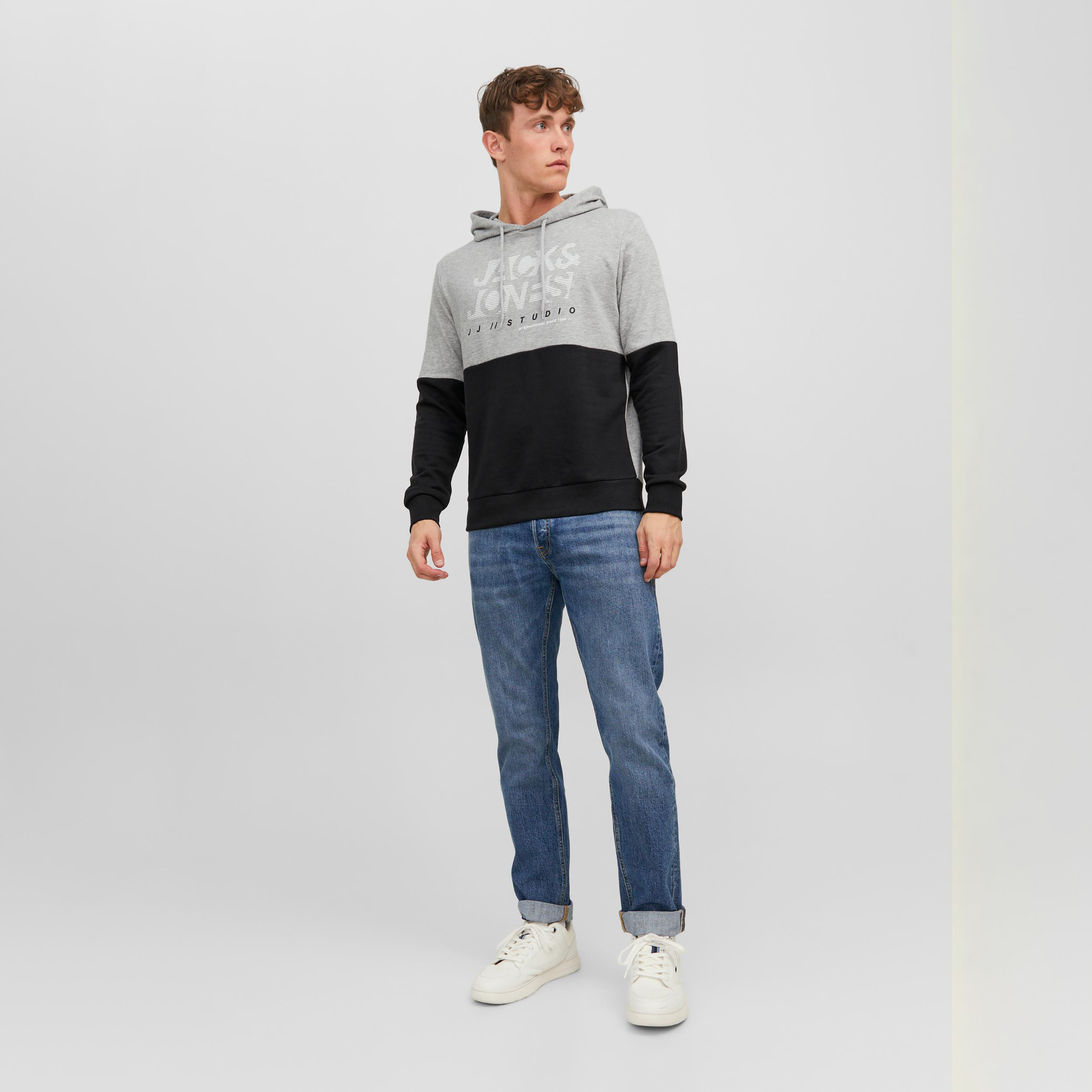 هودي من جاك آند جونز بأكمام طويلة ومزينة بطبعات-men-winterwear-hoodiesandsweatshirts-image-5