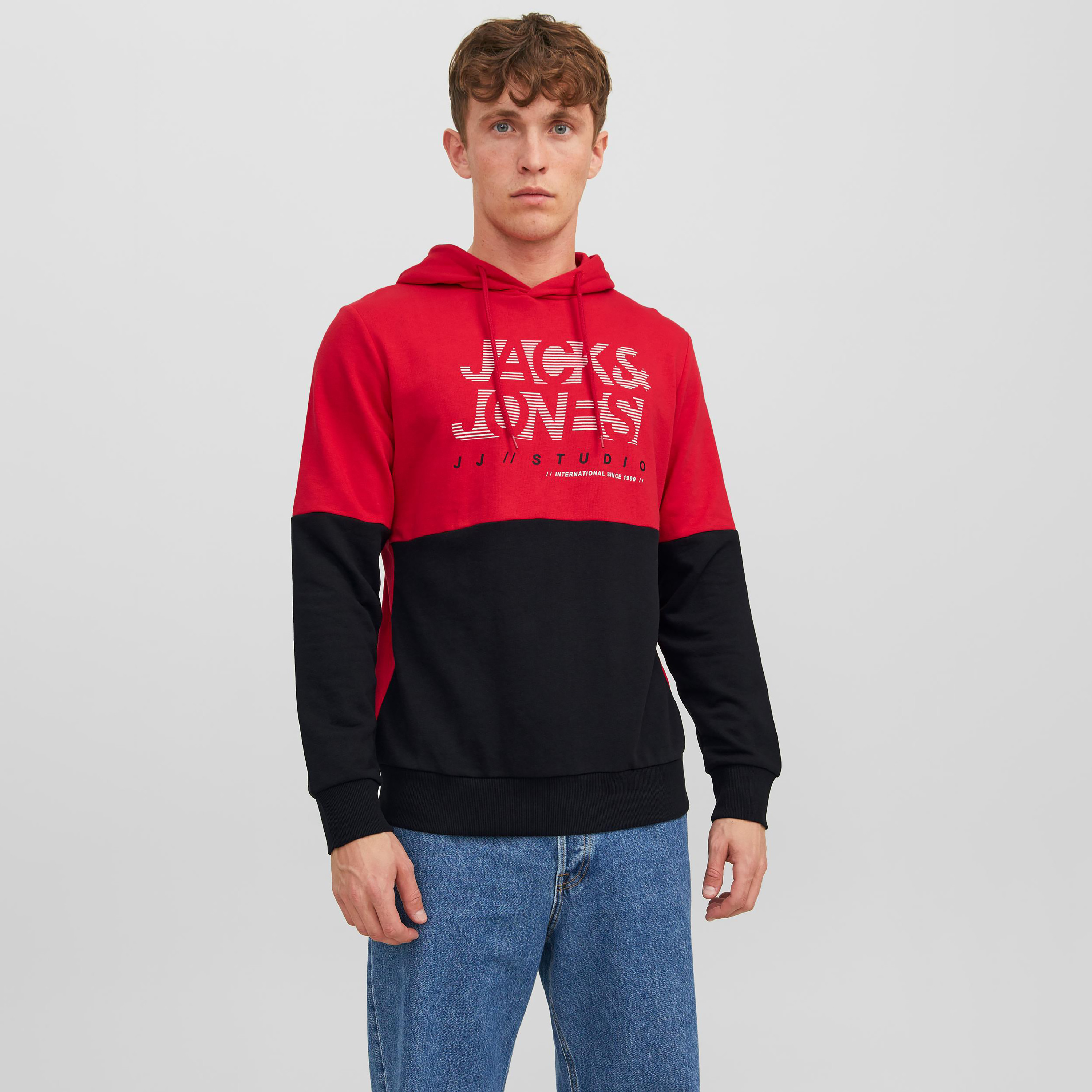 هودي من جاك آند جونز بأكمام طويلة ومزينة بطبعات-men-winterwear-hoodiesandsweatshirts-image-10