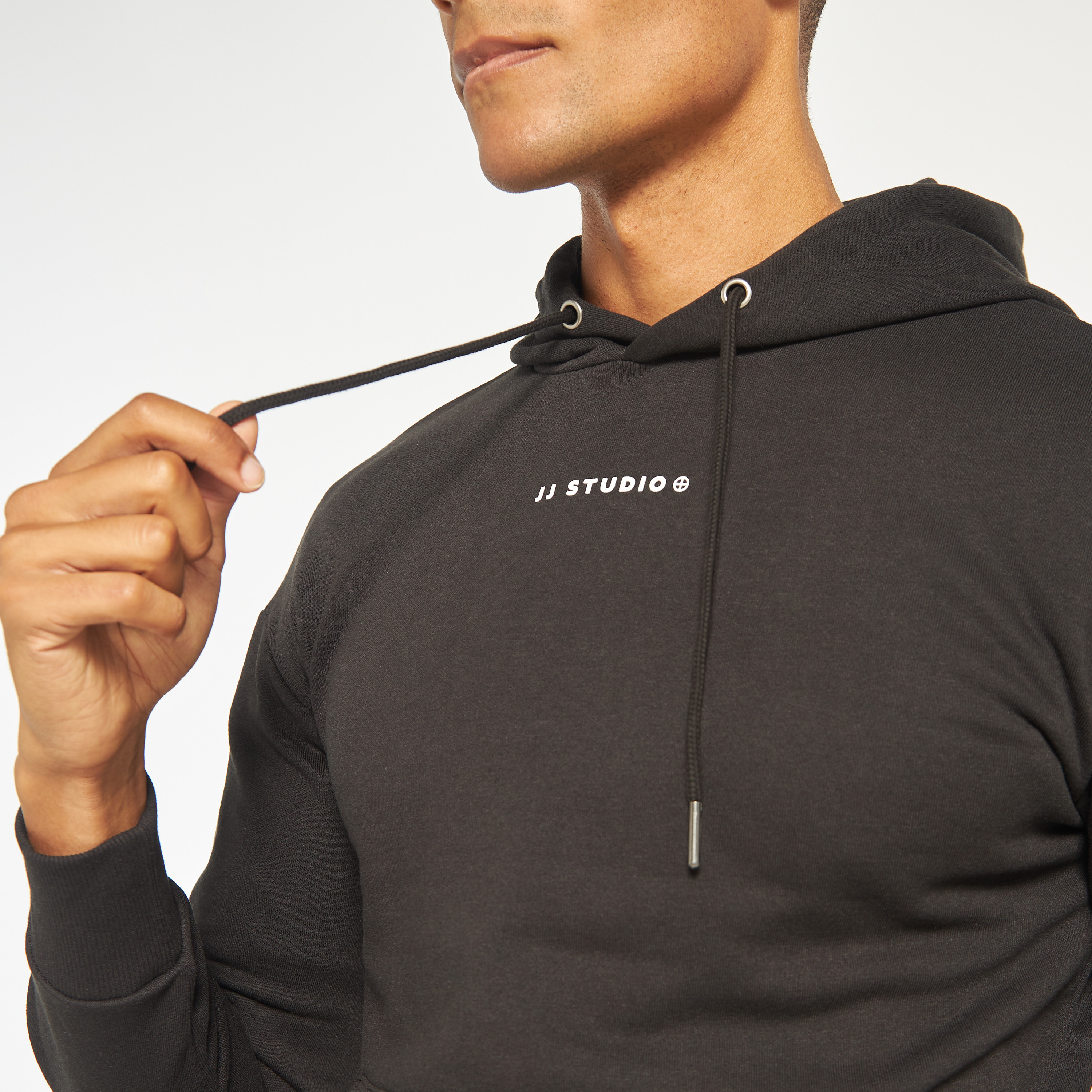 هودي من جاك آند جونز مطبوع بأكمام طويلة مع جيب كانغارو-men-winterwear-hoodiesandsweatshirts-image-4