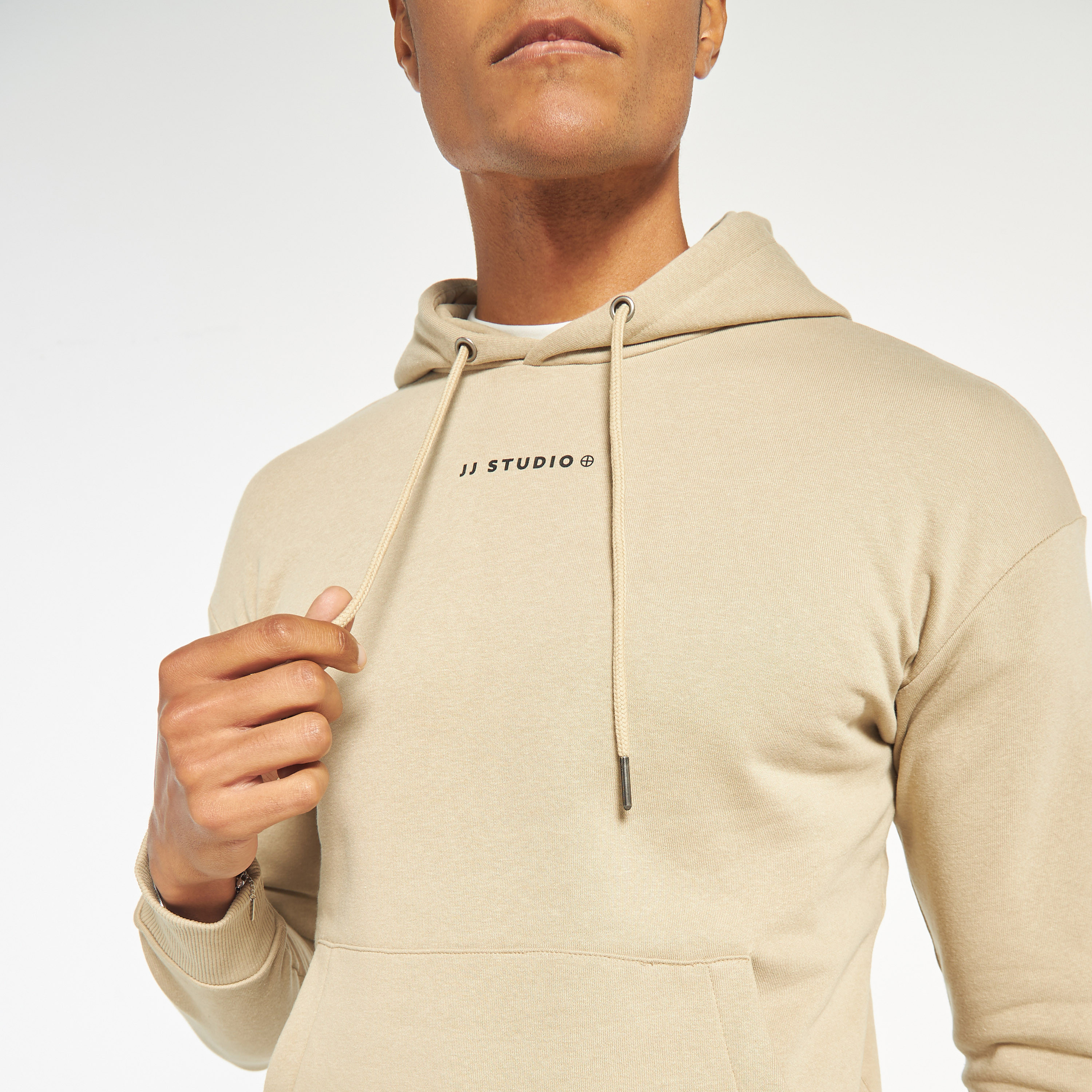 هودي من جاك آند جونز مطبوع بأكمام طويلة مع جيب كانغارو-men-winterwear-hoodiesandsweatshirts-image-8