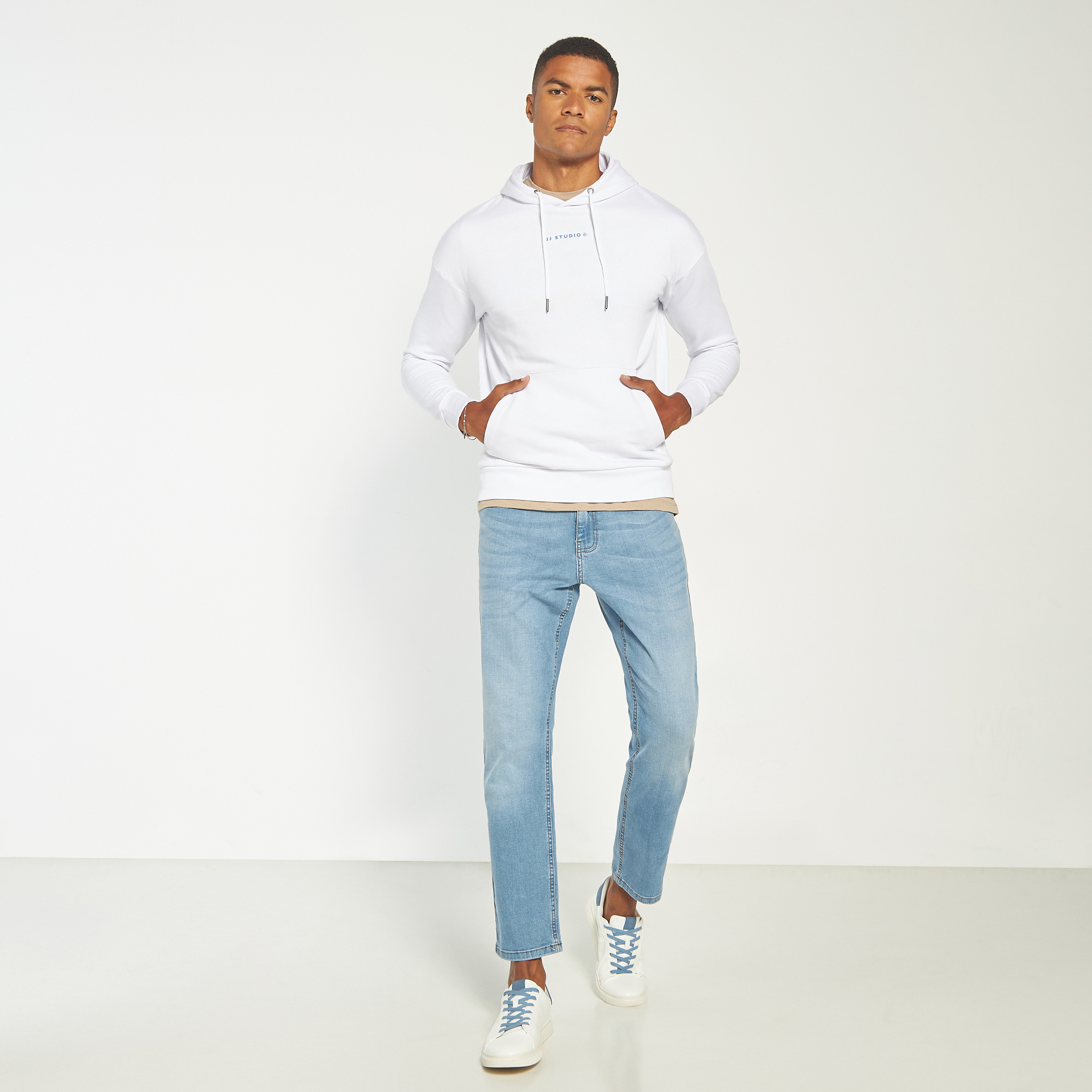 هودي من جاك آند جونز مطبوع بأكمام طويلة مع جيب كانغارو-men-winterwear-hoodiesandsweatshirts-image-11