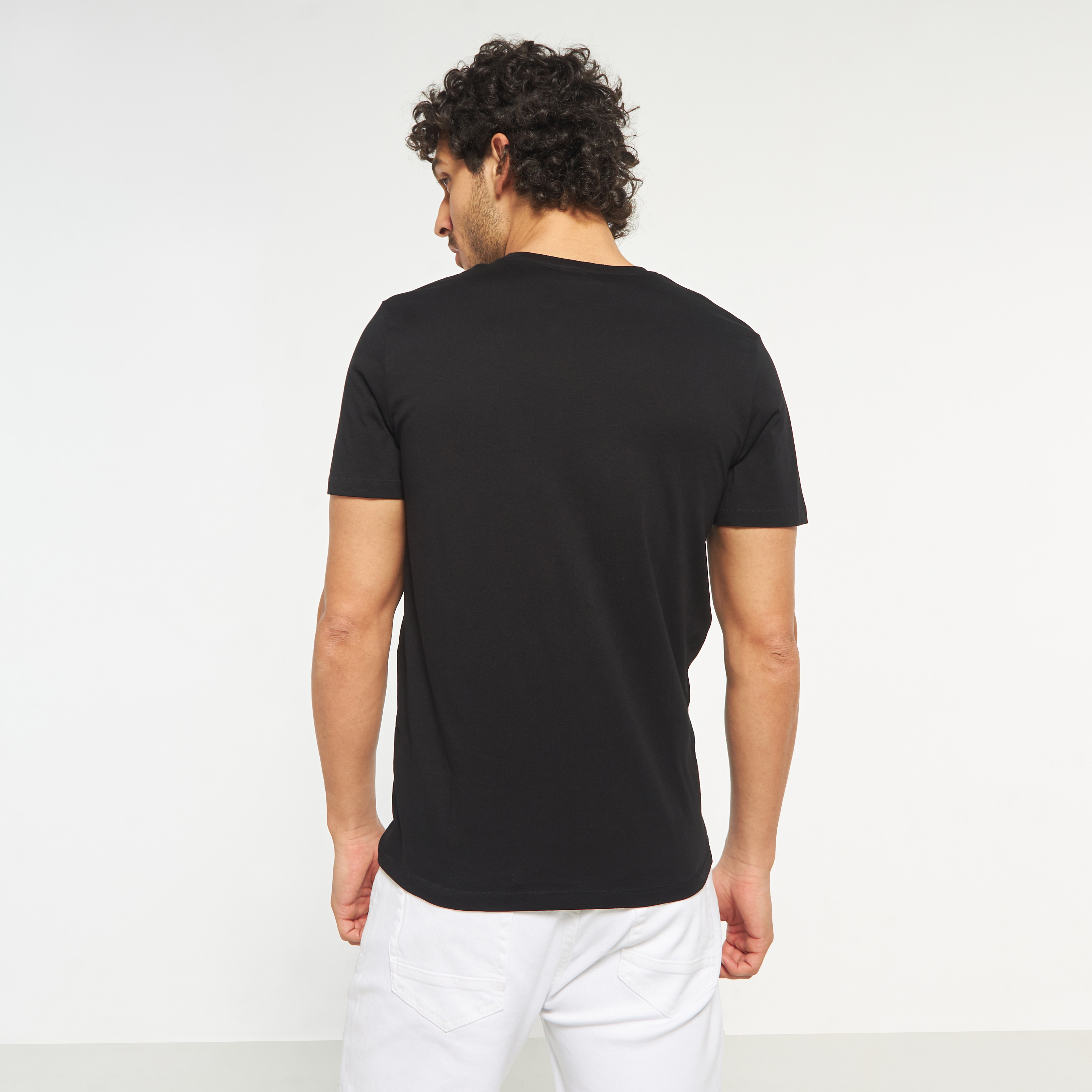 تي شيرت من جاك آند جونز مطبوع بأكمام قصيرة و ياقة مستديرة-men-clothing-tshirtsandpolos-tshirts-image-3