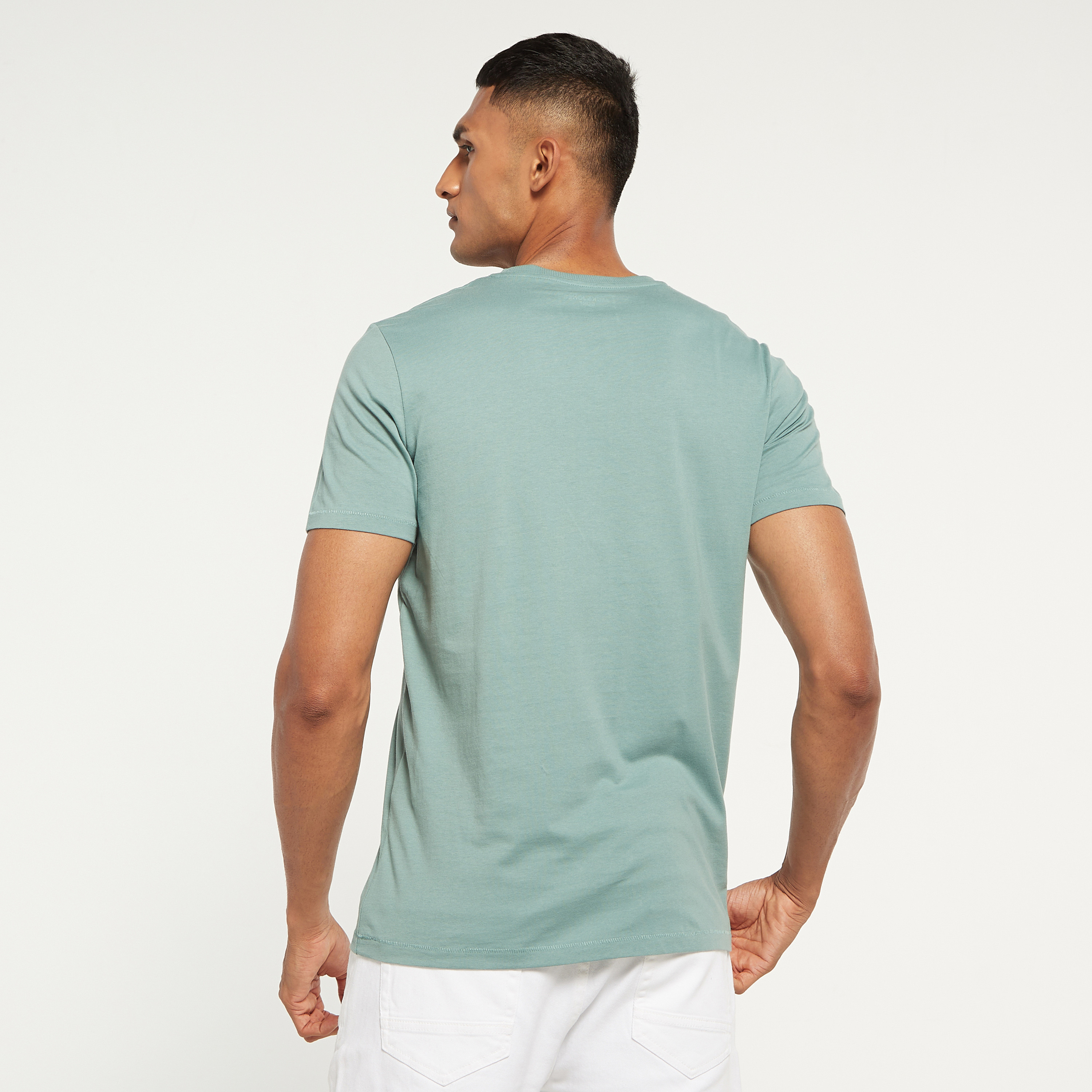 تي شيرت من جاك آند جونز مطبوع بأكمام قصيرة و ياقة مستديرة-men-clothing-tshirtsandpolos-tshirts-image-7