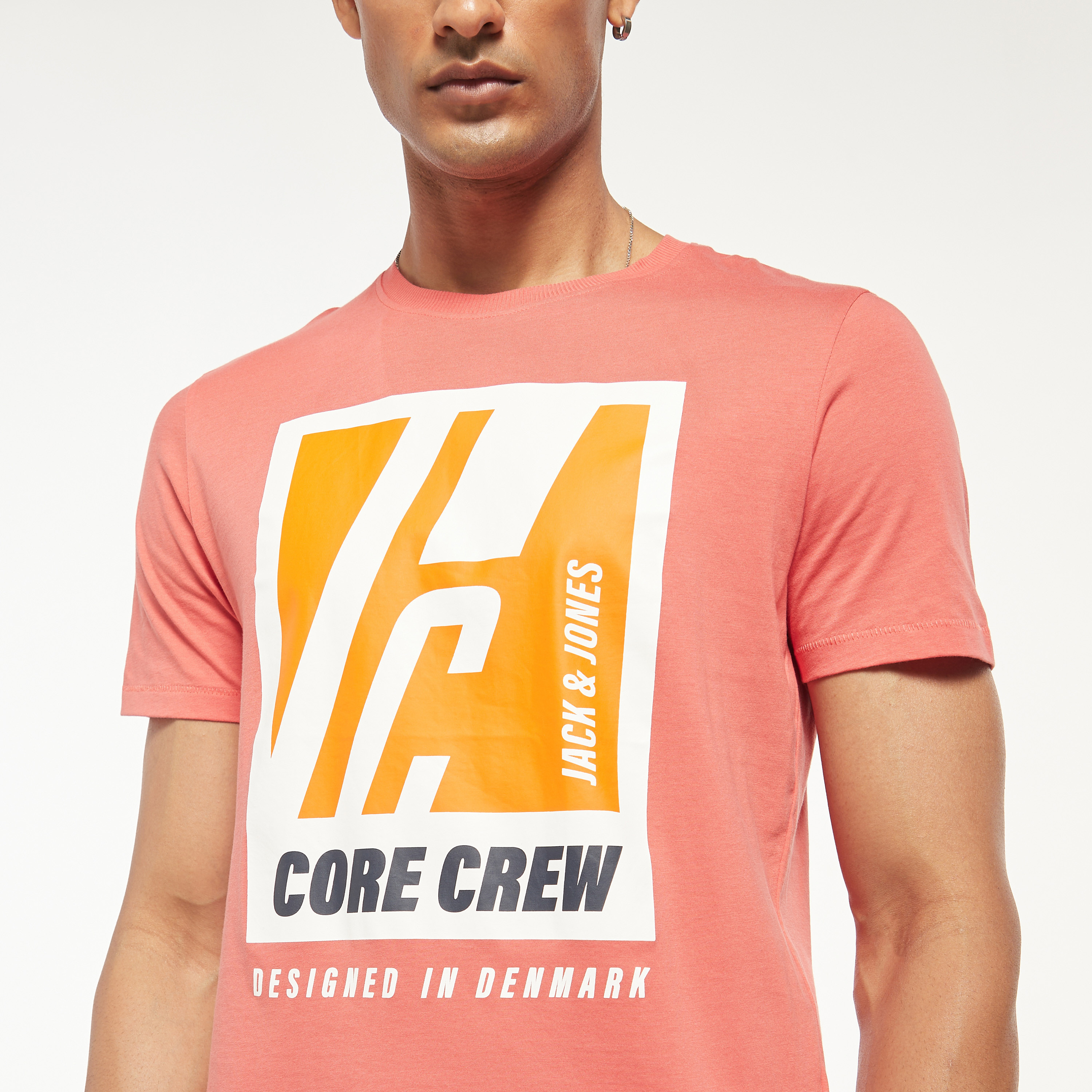 تي شيرت من جاك آند جونز مطبوع بأكمام قصيرة و ياقة مستديرة-men-clothing-tshirtsandpolos-tshirts-image-12