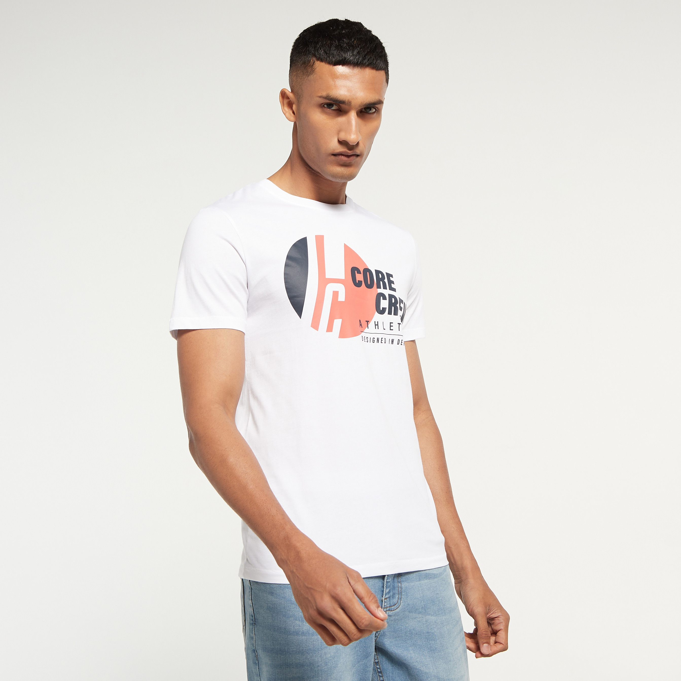 تي شيرت من جاك آند جونز مطبوع بأكمام قصيرة و ياقة مستديرة-men-clothing-tshirtsandpolos-tshirts-image-13