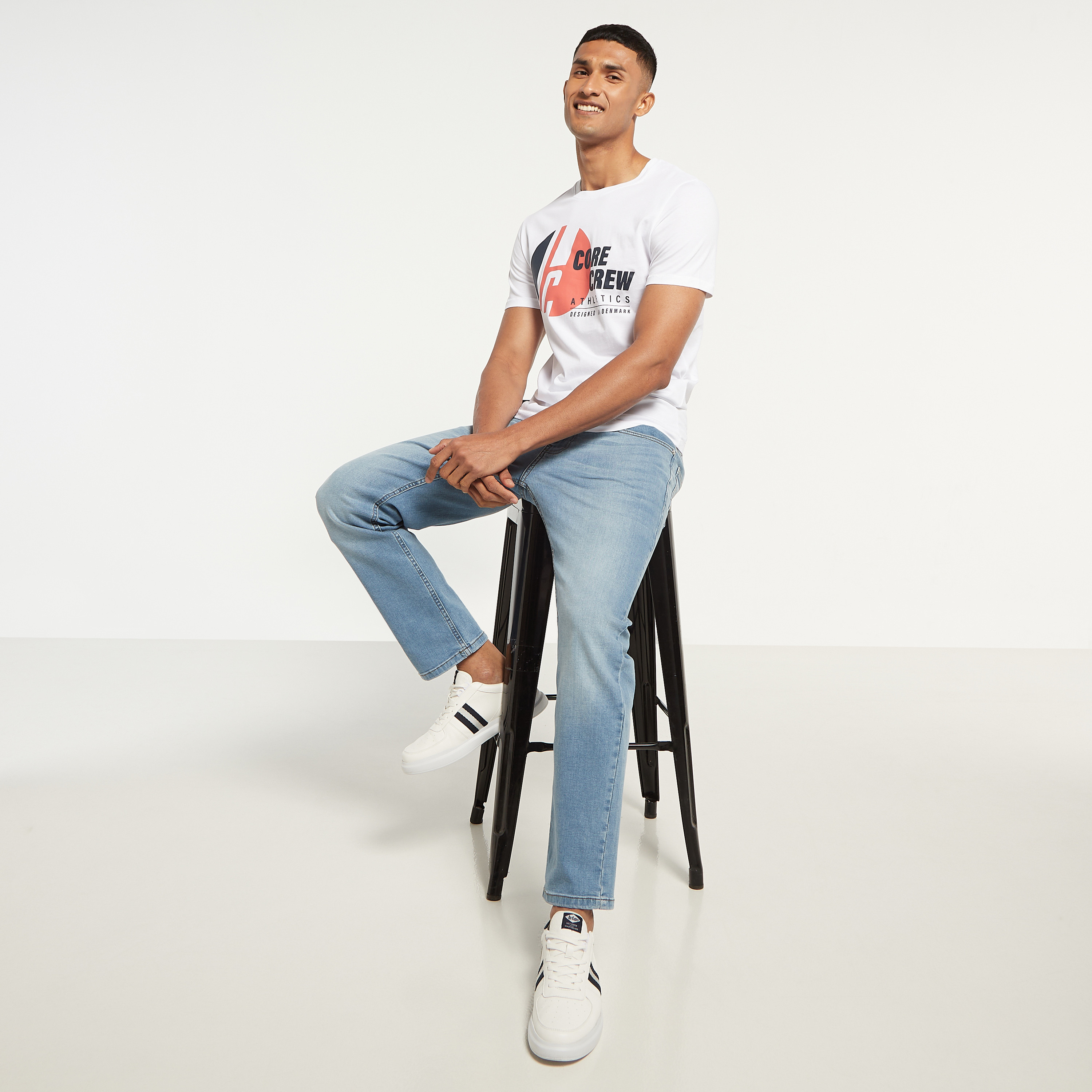 تي شيرت من جاك آند جونز مطبوع بأكمام قصيرة و ياقة مستديرة-men-clothing-tshirtsandpolos-tshirts-image-14