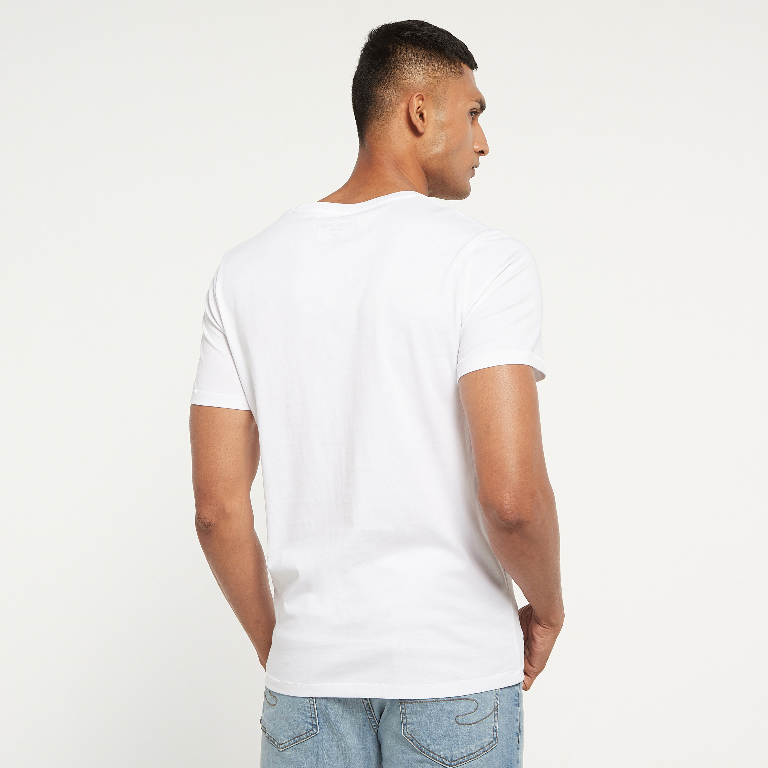 تي شيرت من جاك آند جونز مطبوع بأكمام قصيرة و ياقة مستديرة-men-clothing-tshirtsandpolos-tshirts-image-15
