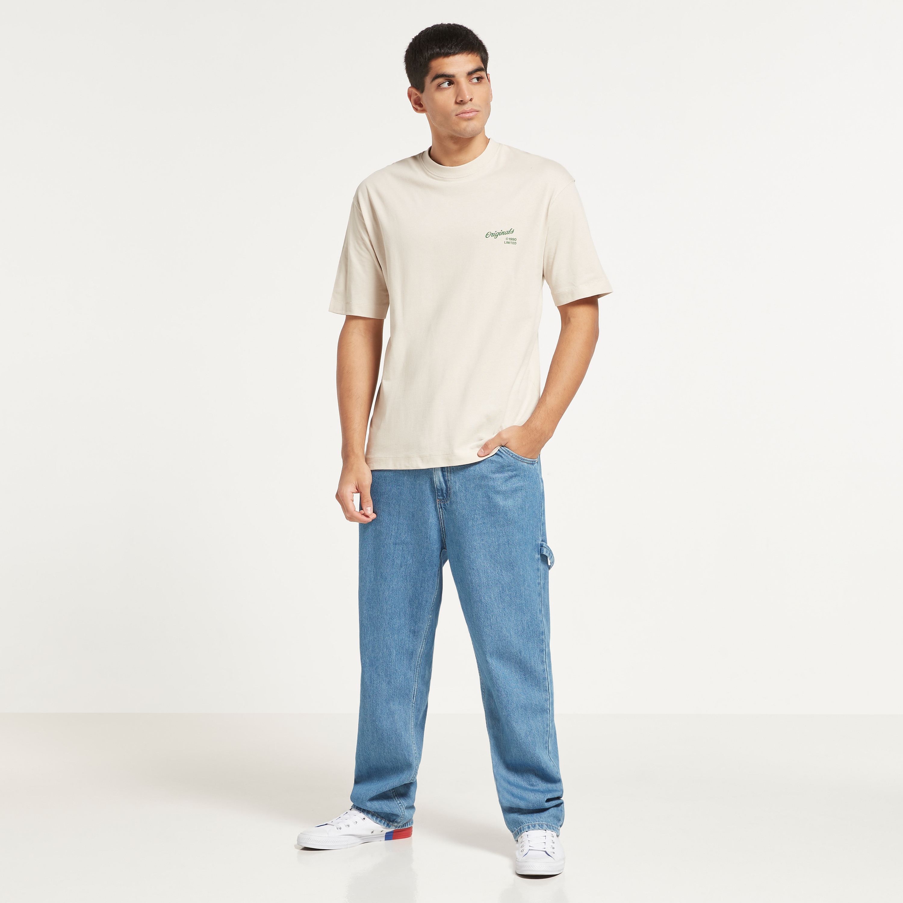 تي شيرت من جاك آند جونز مطبوع بأكمام قصيرة و ياقة مستديرة-men-clothing-tshirtsandpolos-tshirts-image-2