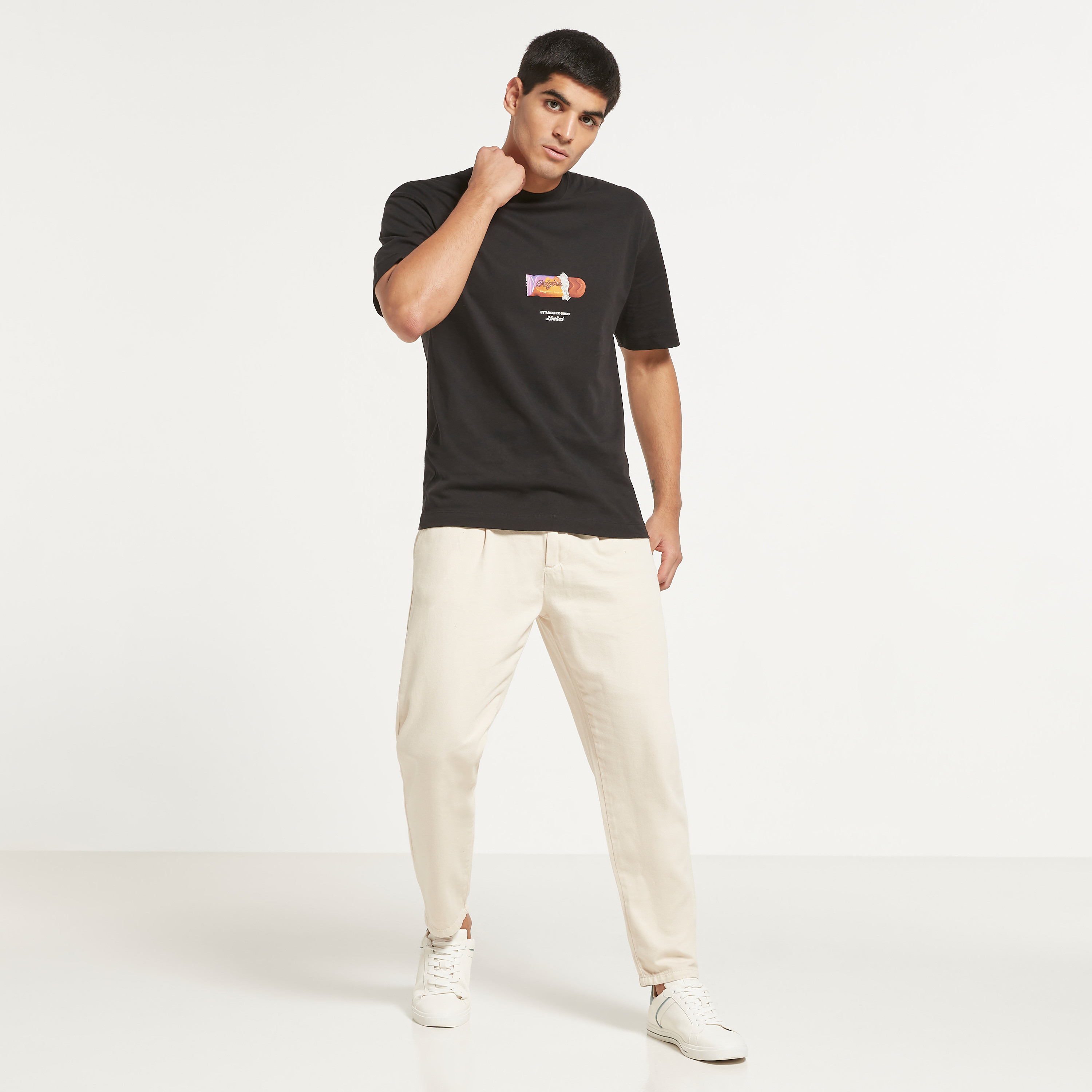 تي شيرت من جاك آند جونز مطبوع بأكمام قصيرة و ياقة مستديرة-men-clothing-tshirtsandpolos-tshirts-image-6