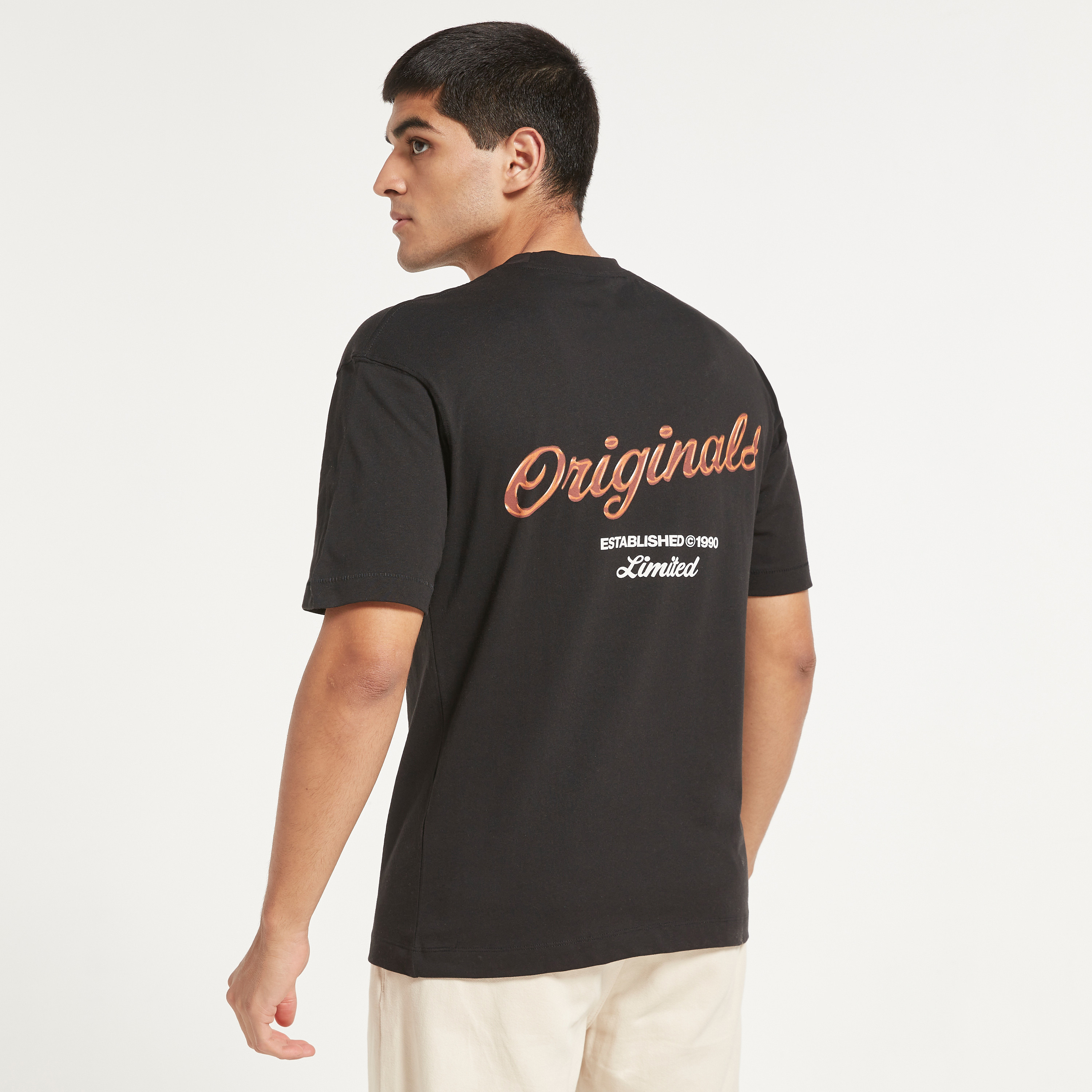 تي شيرت من جاك آند جونز مطبوع بأكمام قصيرة و ياقة مستديرة-men-clothing-tshirtsandpolos-tshirts-image-7