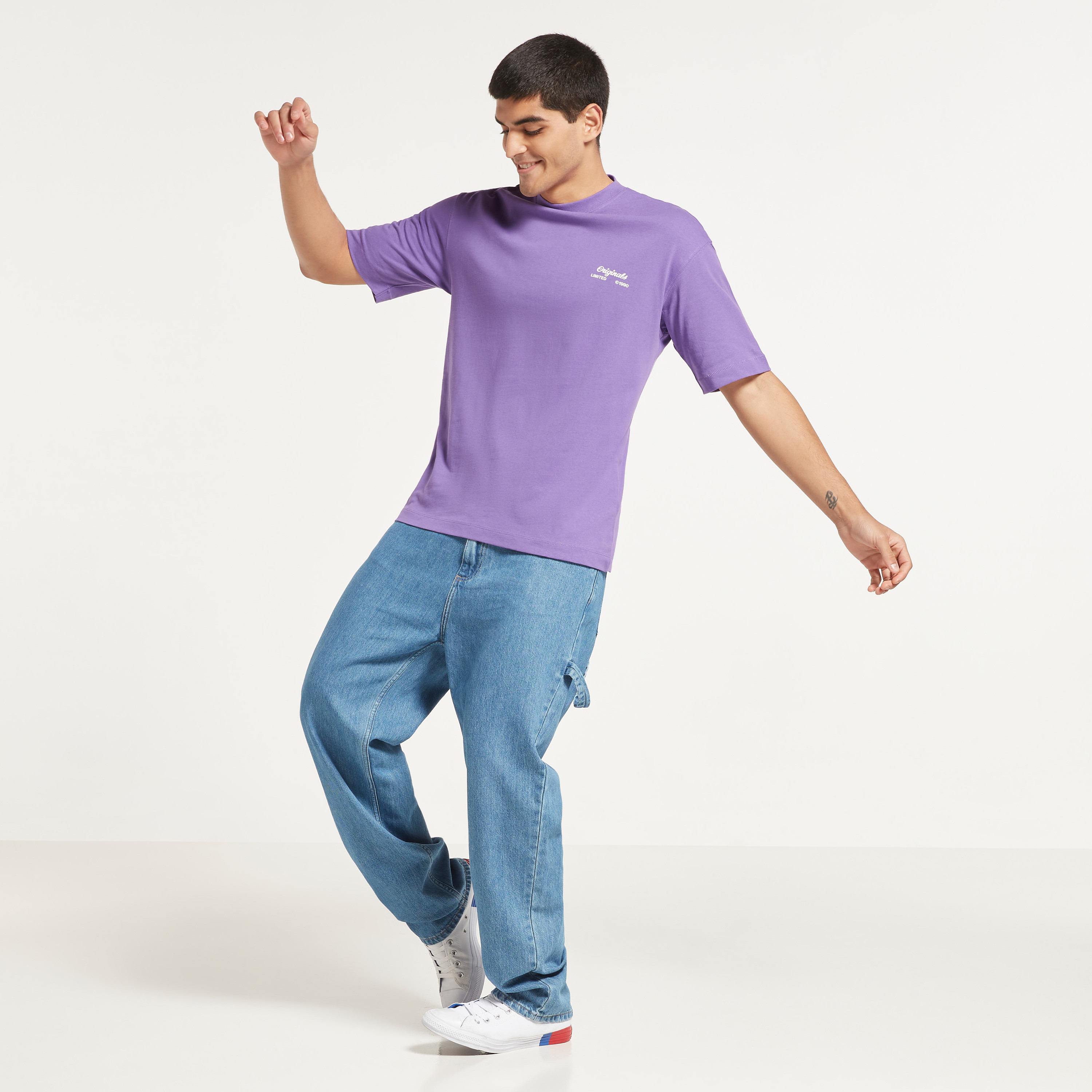 تي شيرت من جاك آند جونز مطبوع بأكمام قصيرة و ياقة مستديرة-men-clothing-tshirtsandpolos-tshirts-image-10
