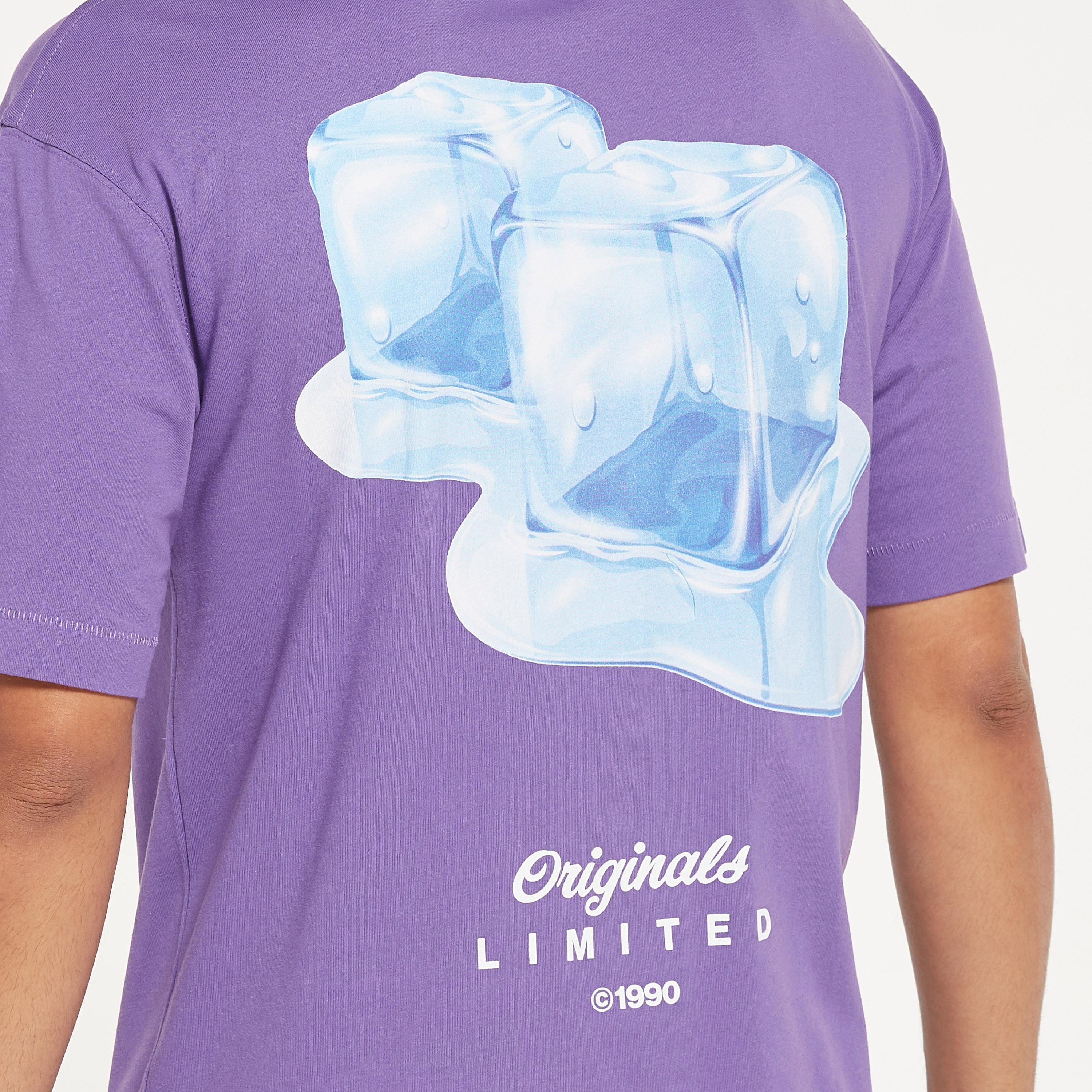 تي شيرت من جاك آند جونز مطبوع بأكمام قصيرة و ياقة مستديرة-men-clothing-tshirtsandpolos-tshirts-image-13