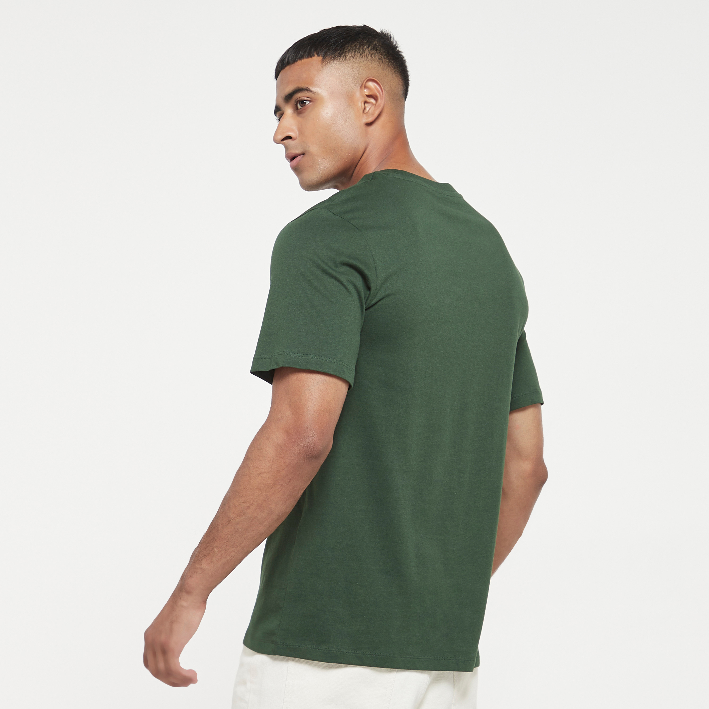  تي شيرت من جاك آند جونز مع شعار بأكمام قصيرة و ياقة مستديرة-men-clothing-tshirtsandpolos-tshirts-image-11