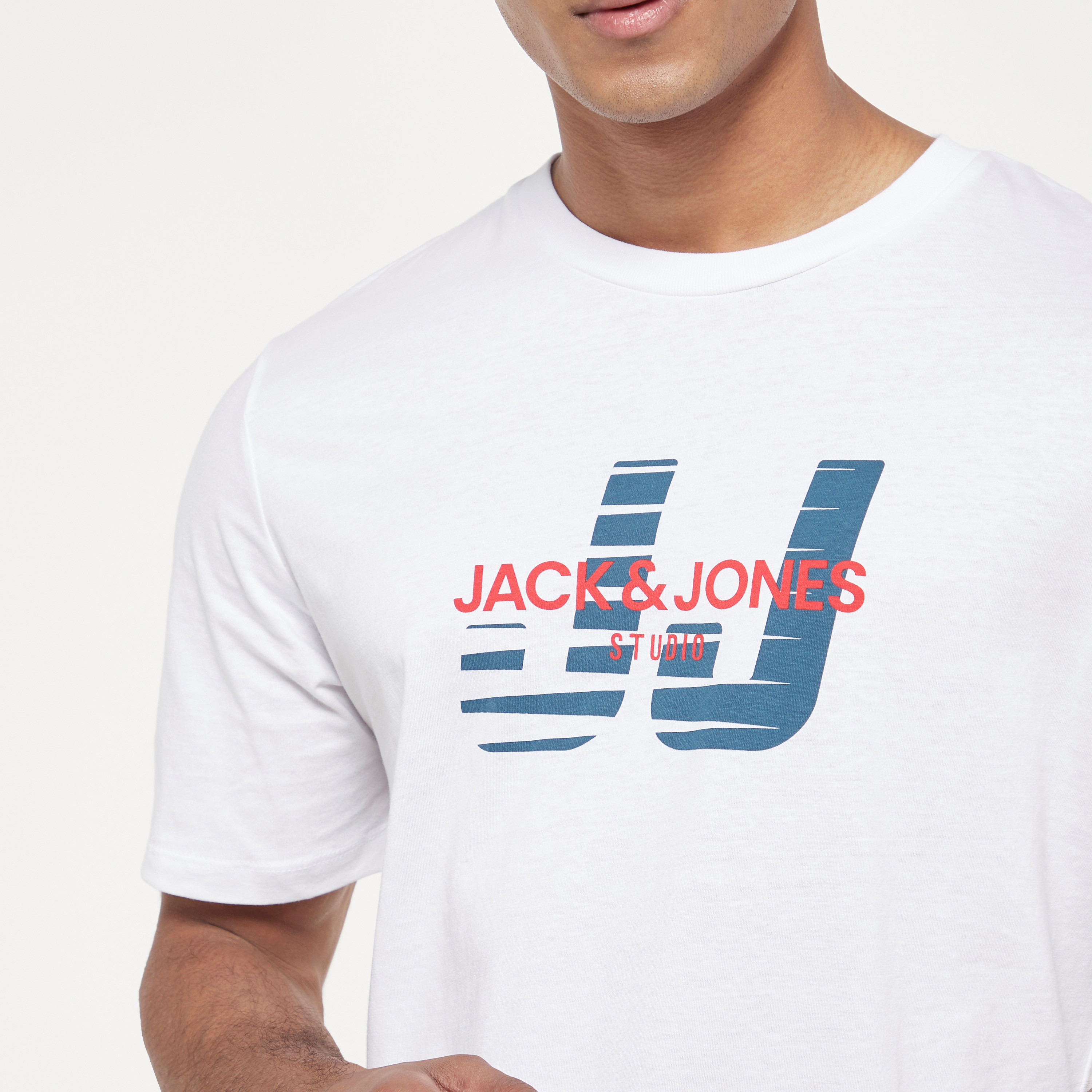  تي شيرت من جاك آند جونز مع شعار بأكمام قصيرة و ياقة مستديرة-men-clothing-tshirtsandpolos-tshirts-image-8