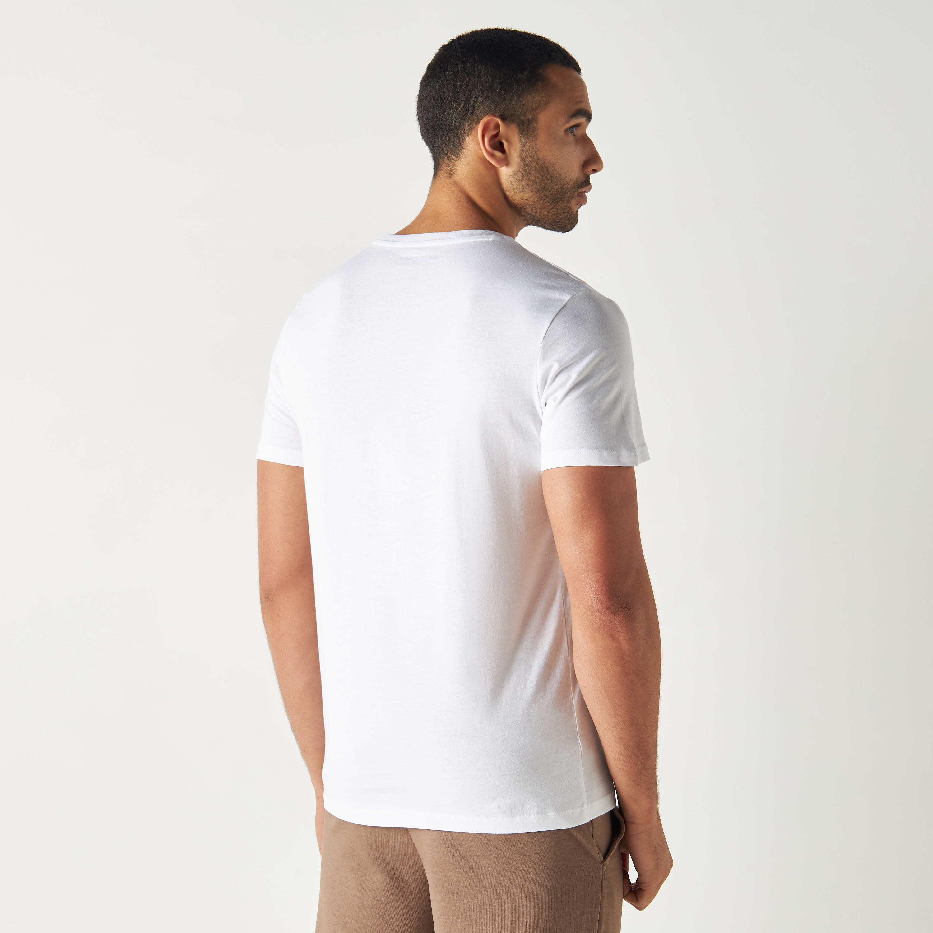 تي شيرت من جاك آند جونز مع شعار بأكمام قصيرة و ياقة مستديرة-men-clothing-tshirtsandpolos-tshirts-image-9