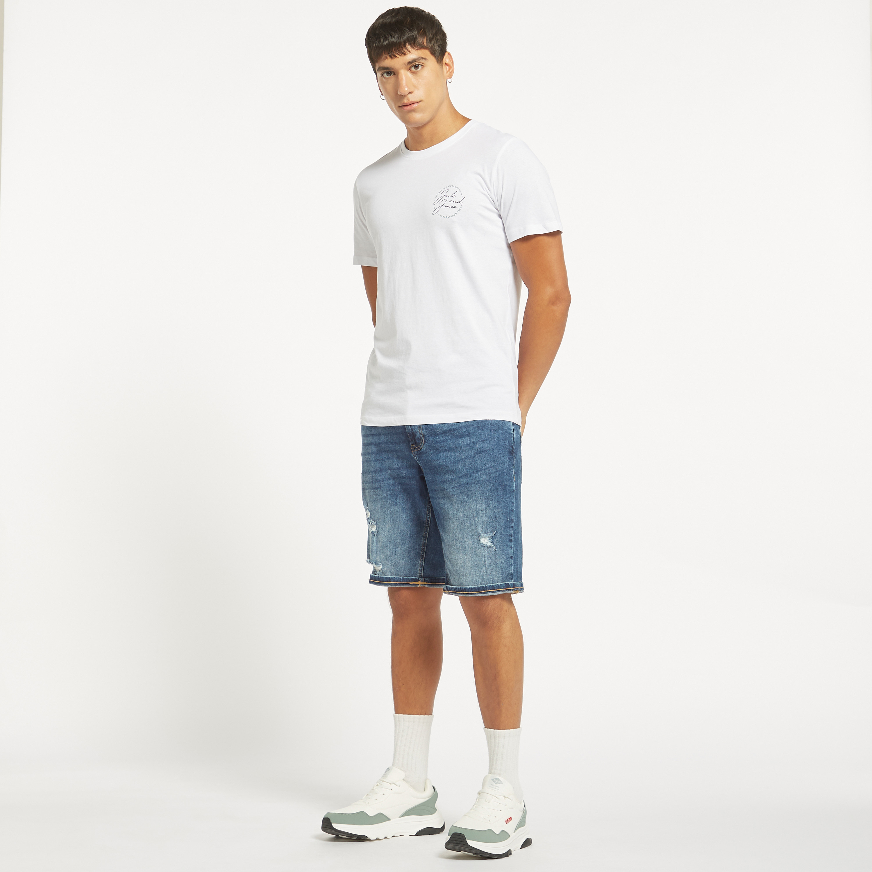 تيشيرت بياقة ضيّقة وأكمام قصيرة من جاك آند جونز-men-clothing-tshirtsandpolos-tshirts-image-2