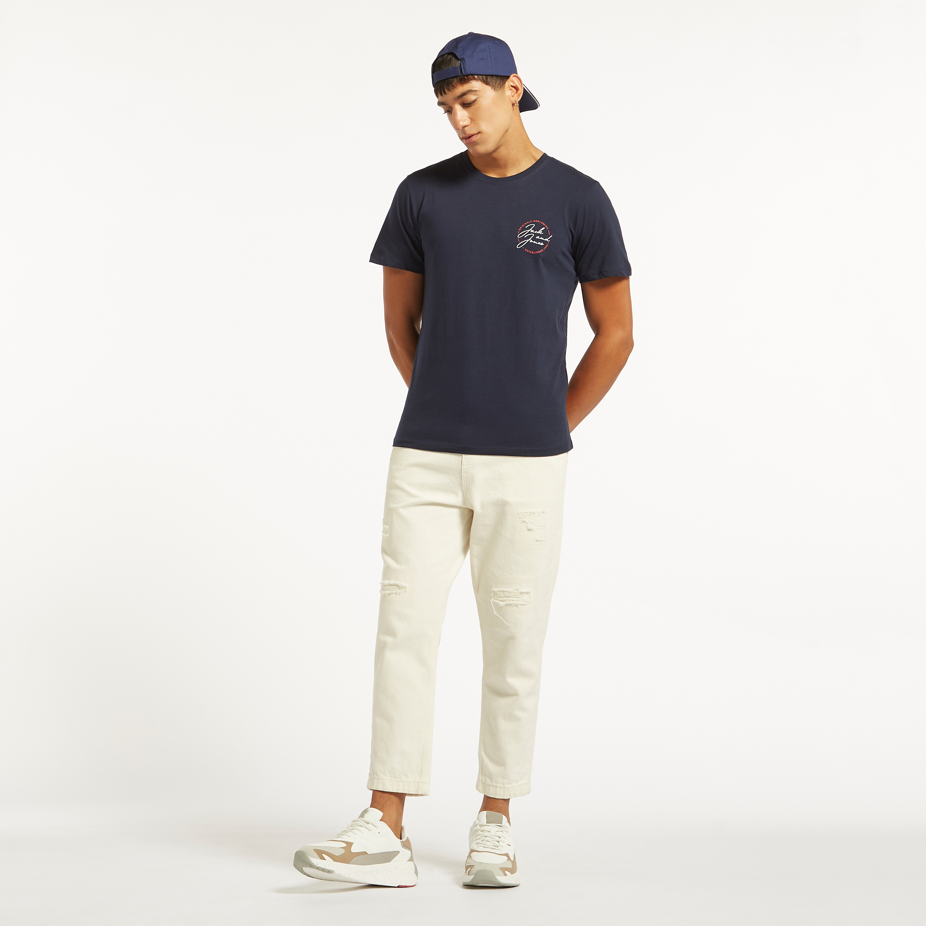 تيشيرت بياقة ضيّقة وأكمام قصيرة من جاك آند جونز-men-clothing-tshirtsandpolos-tshirts-image-10