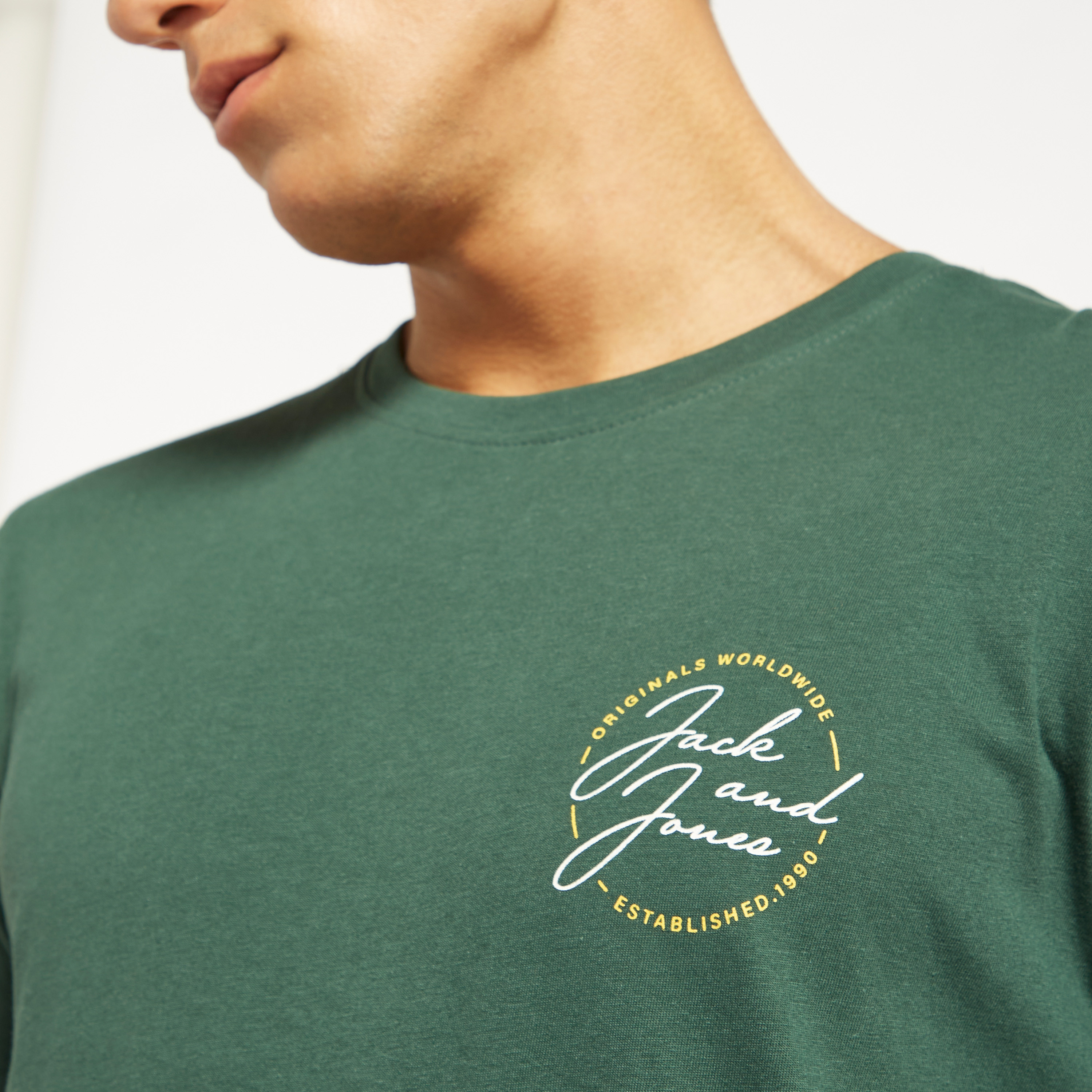 تيشيرت بياقة ضيّقة وأكمام قصيرة من جاك آند جونز-men-clothing-tshirtsandpolos-tshirts-image-16