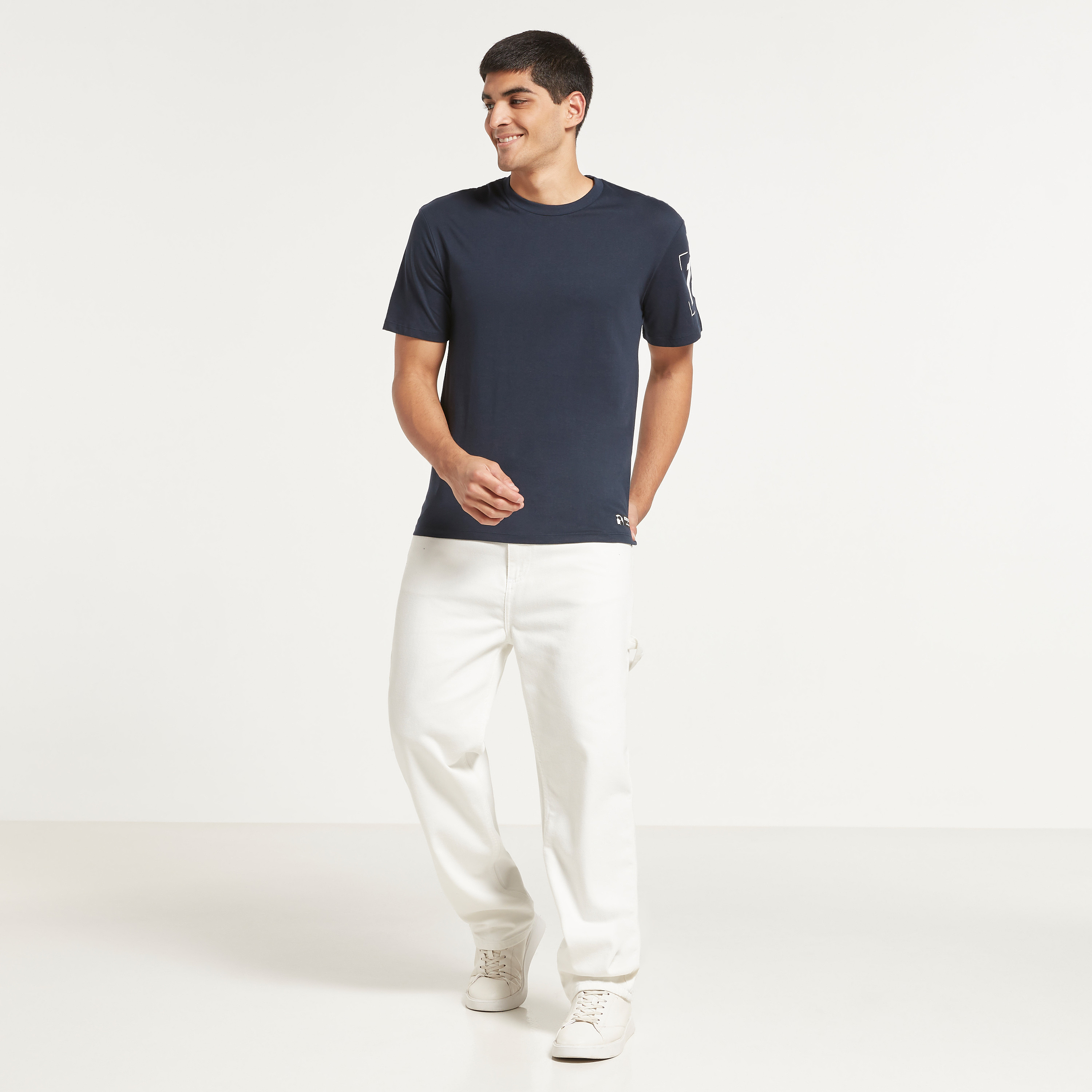 تي شيرت من جاك آند جونز مطبوع بأكمام قصيرة و ياقة مستديرة-men-clothing-tshirtsandpolos-tshirts-image-6