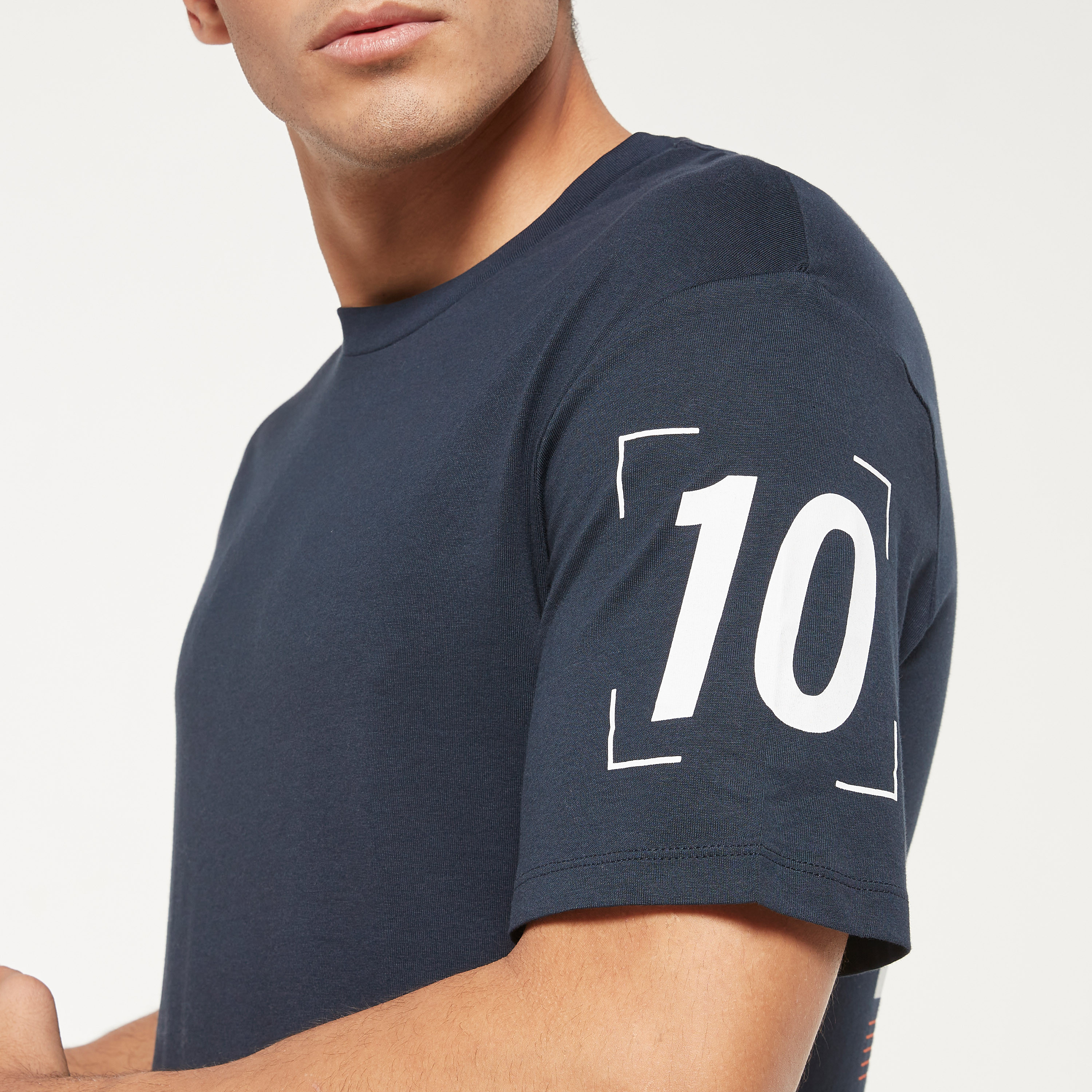 تي شيرت من جاك آند جونز مطبوع بأكمام قصيرة و ياقة مستديرة-men-clothing-tshirtsandpolos-tshirts-image-8