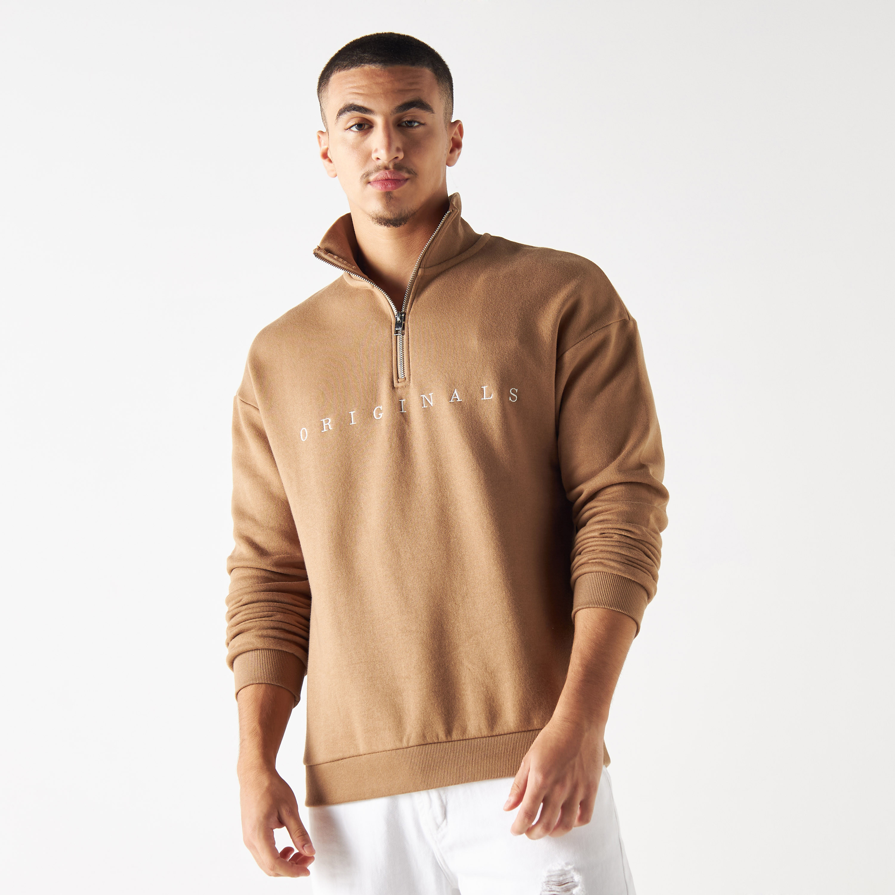سويت شيرت مطرز بطبعات وياقة عالية وسحاب للإغلاق من جاك آند جونز-men-winterwear-hoodiesandsweatshirts-image-1