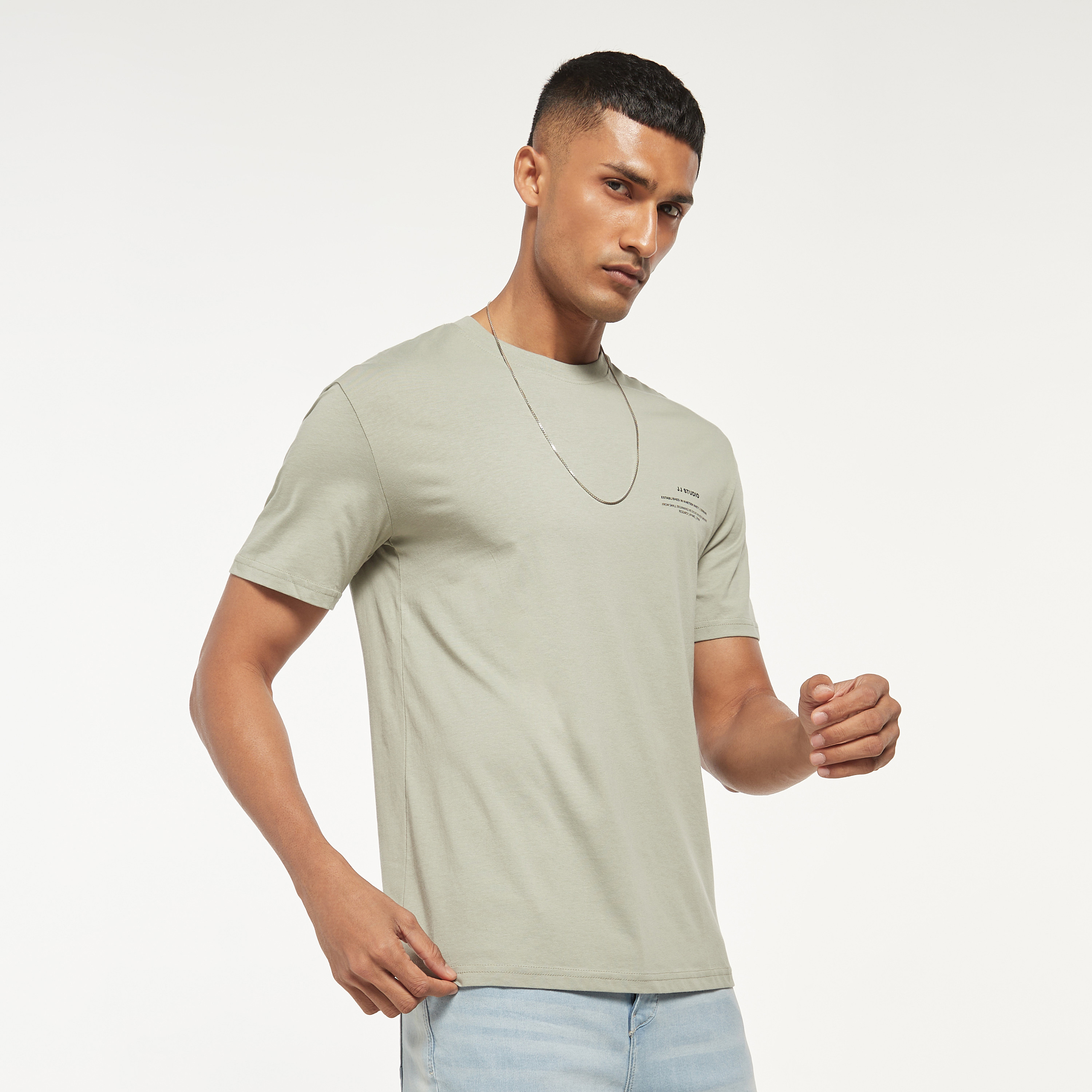 تي شيرت من جاك آند جونز سادة بأكمام قصيرة و ياقة مستديرة-men-clothing-tshirtsandpolos-tshirts-image-13