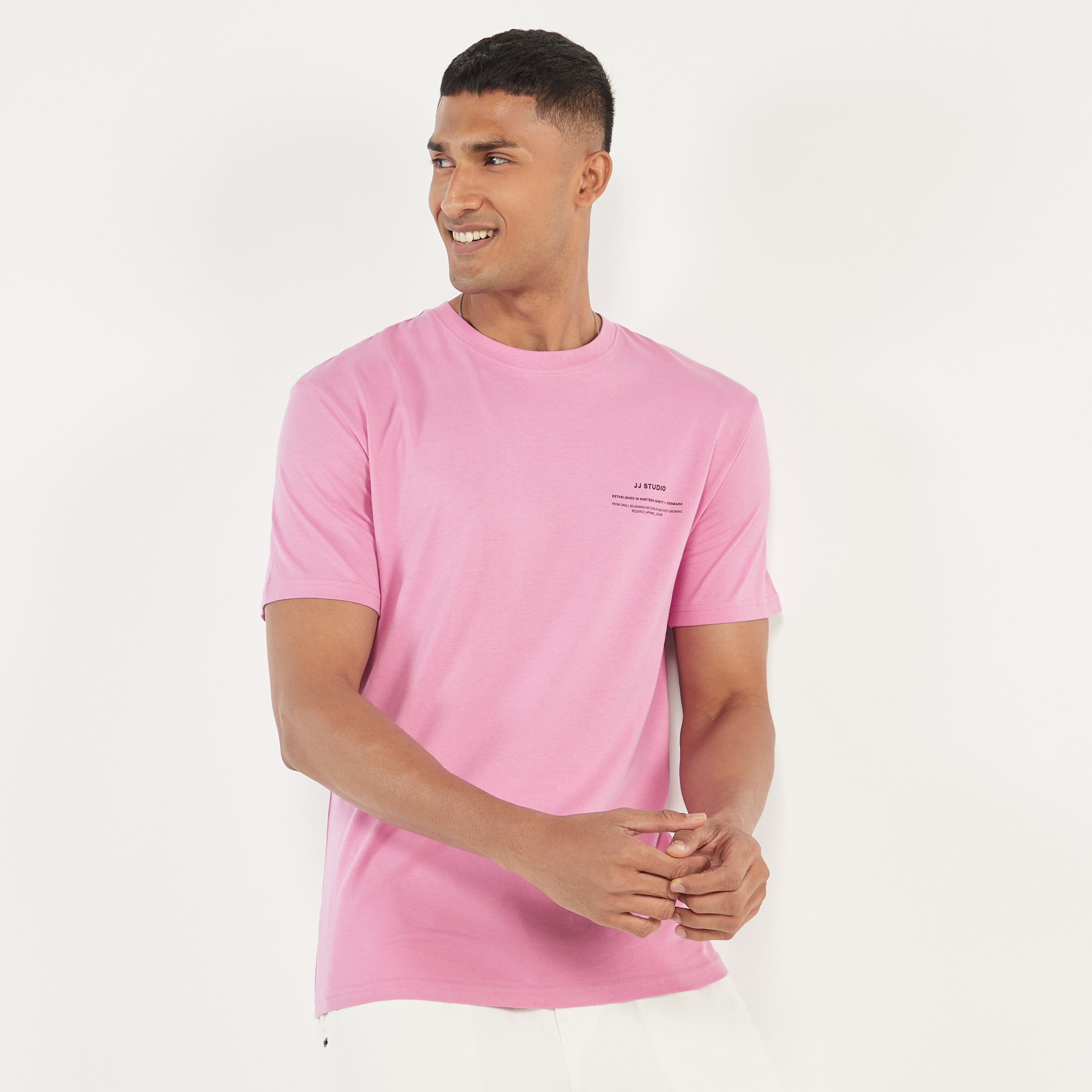 تي شيرت من جاك آند جونز سادة بأكمام قصيرة و ياقة مستديرة-men-clothing-tshirtsandpolos-tshirts-image-21