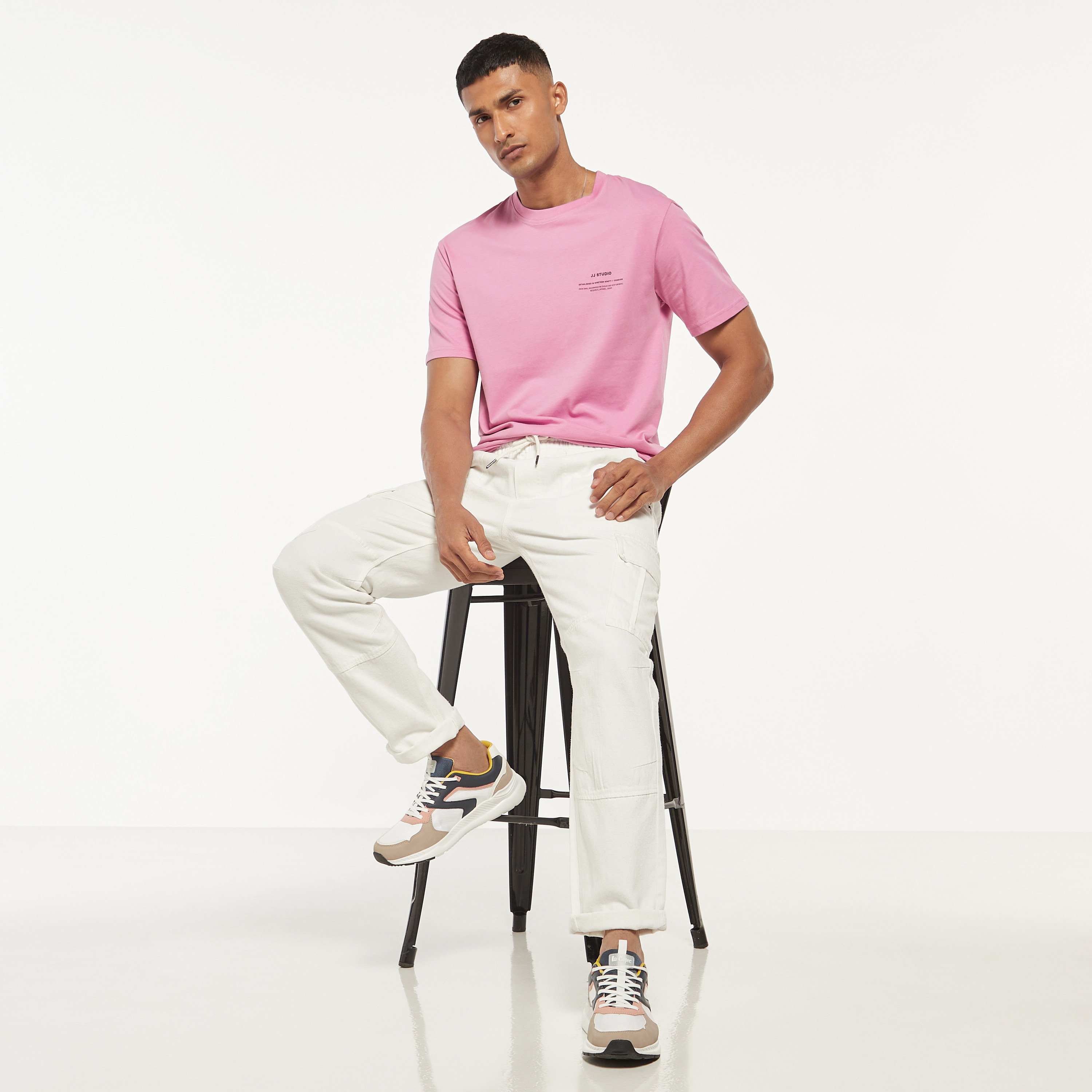 تي شيرت من جاك آند جونز سادة بأكمام قصيرة و ياقة مستديرة-men-clothing-tshirtsandpolos-tshirts-image-22