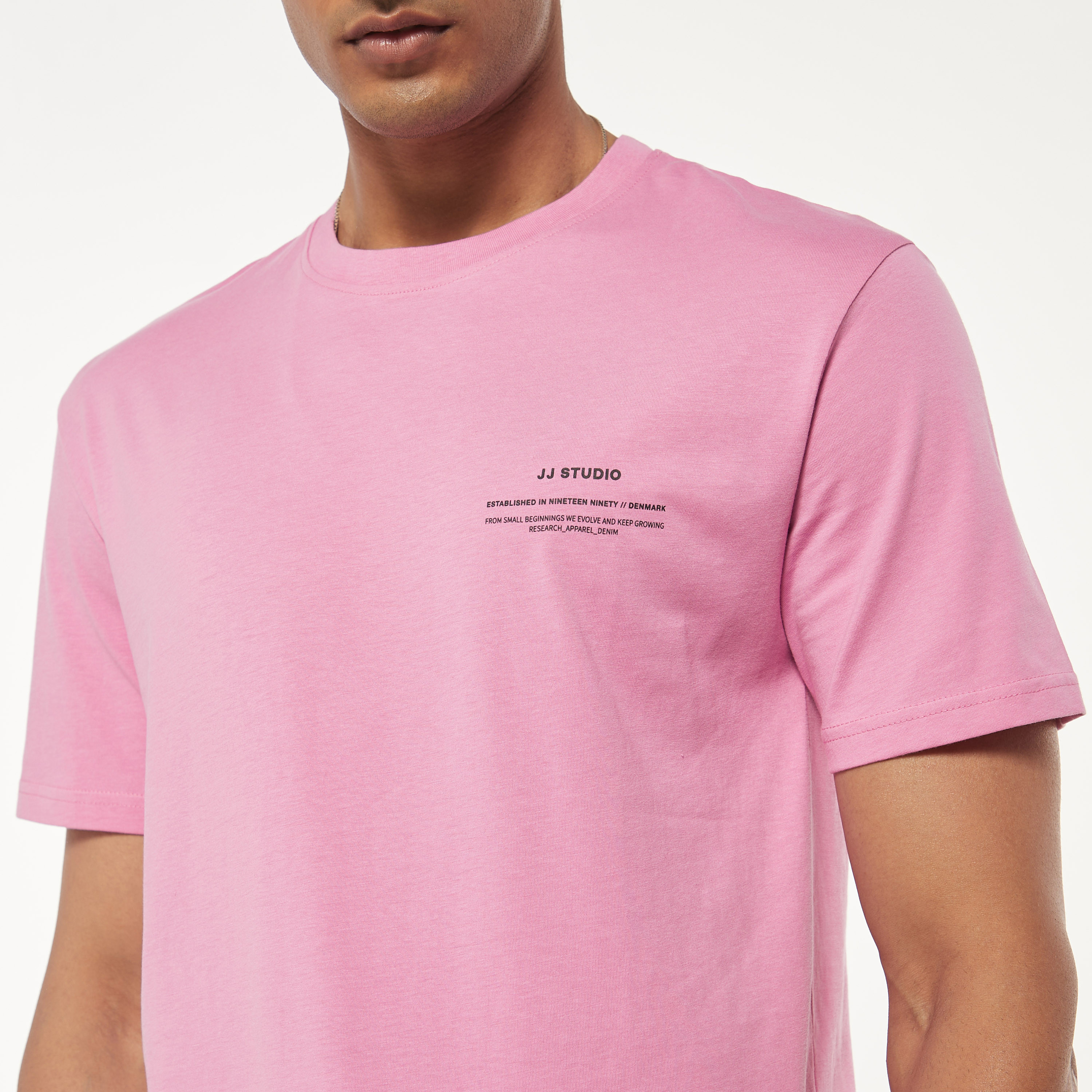 تي شيرت من جاك آند جونز سادة بأكمام قصيرة و ياقة مستديرة-men-clothing-tshirtsandpolos-tshirts-image-24