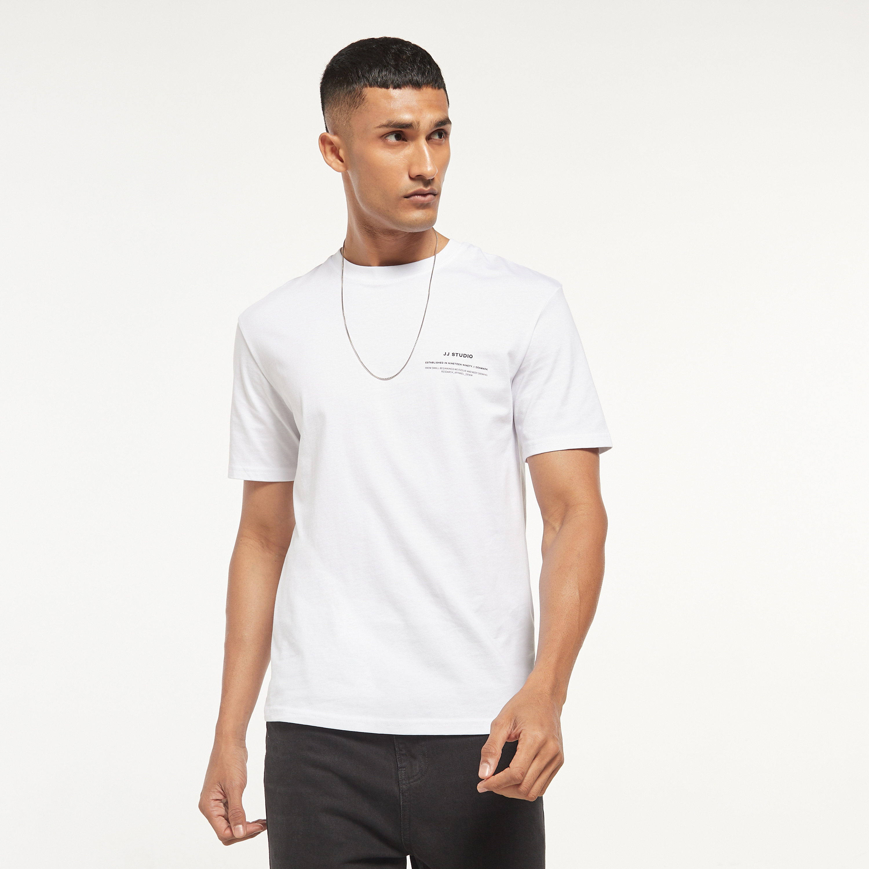 تي شيرت من جاك آند جونز سادة بأكمام قصيرة و ياقة مستديرة-men-clothing-tshirtsandpolos-tshirts-image-25