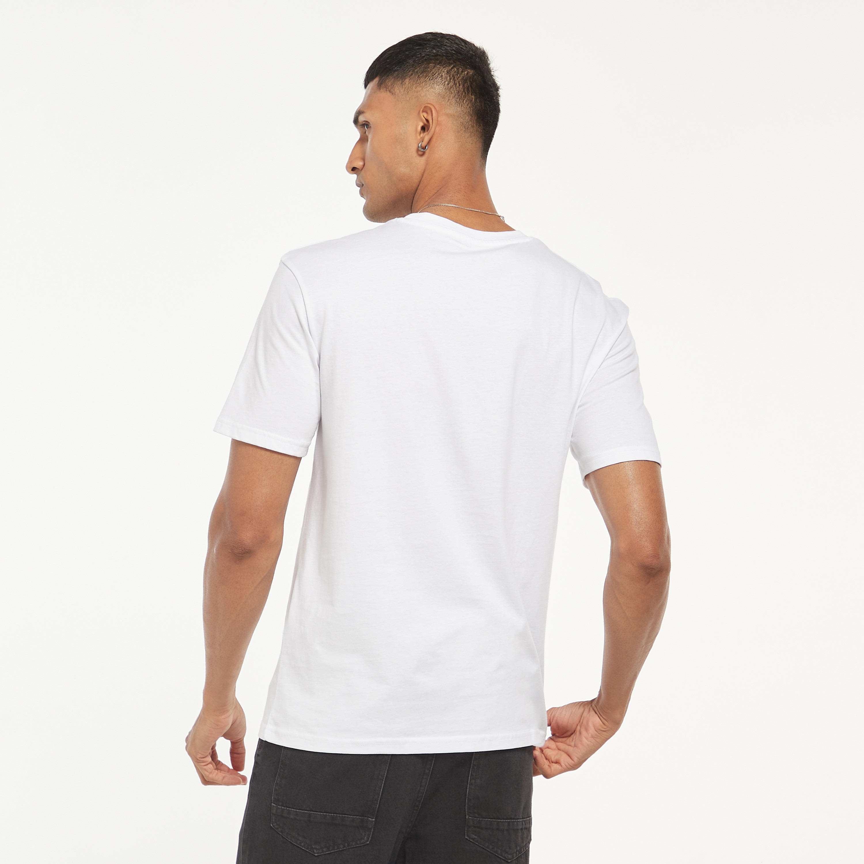 تي شيرت من جاك آند جونز سادة بأكمام قصيرة و ياقة مستديرة-men-clothing-tshirtsandpolos-tshirts-image-27