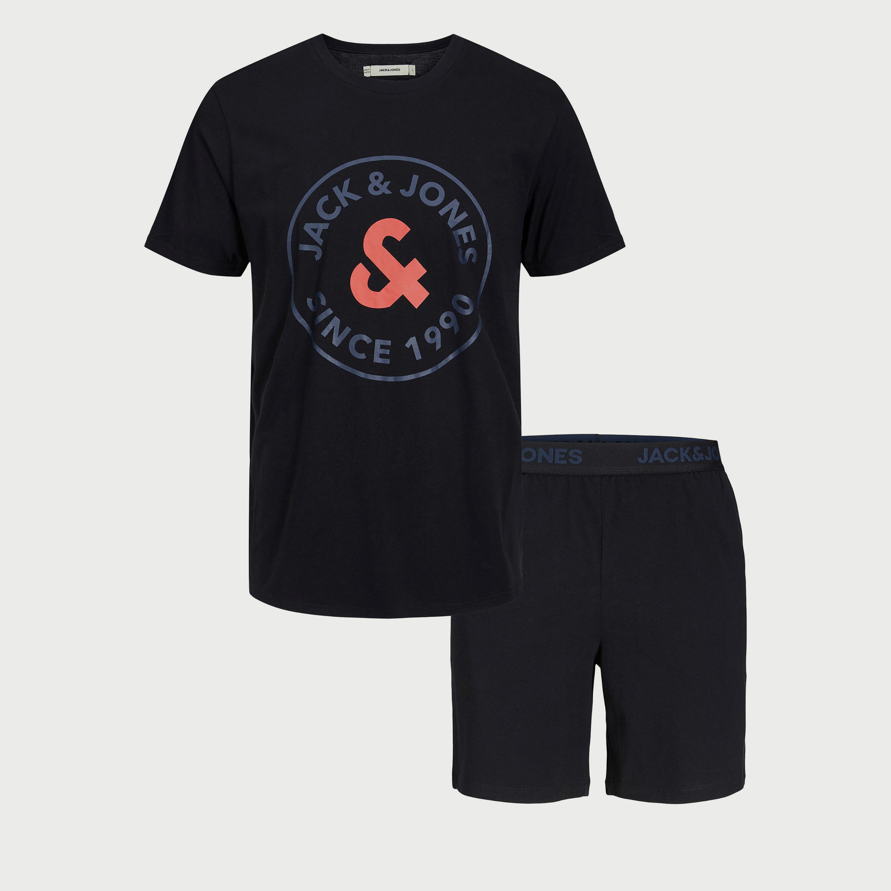 طقم من تي شيرت وشورت برقبة دائرية مع شعار الماركة من من جاك آند جونز-men-clothing-nightwear-sets-image-1