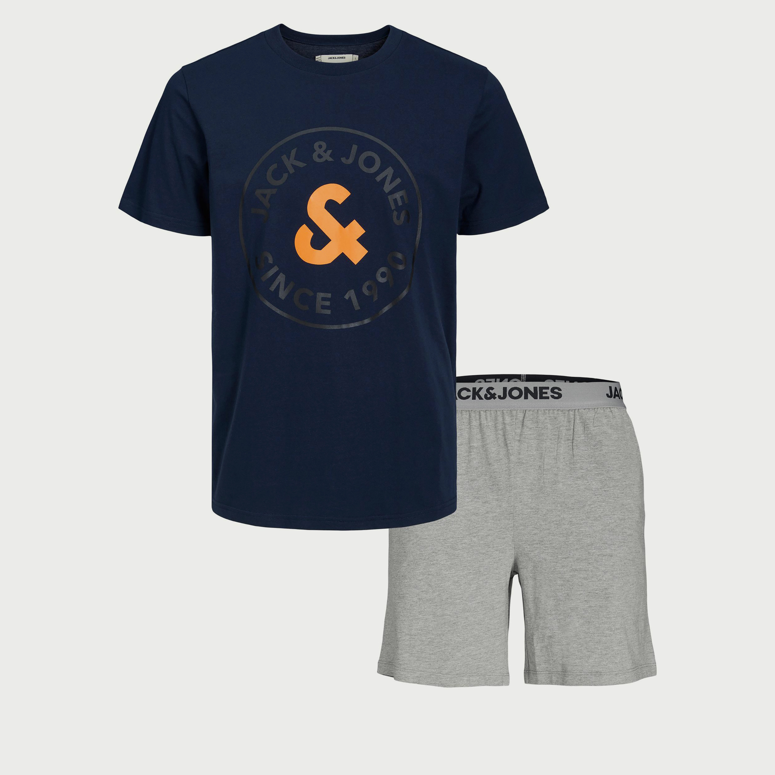 طقم من تي شيرت وشورت برقبة دائرية مع شعار الماركة من من جاك آند جونز-men-clothing-nightwear-sets-image-6