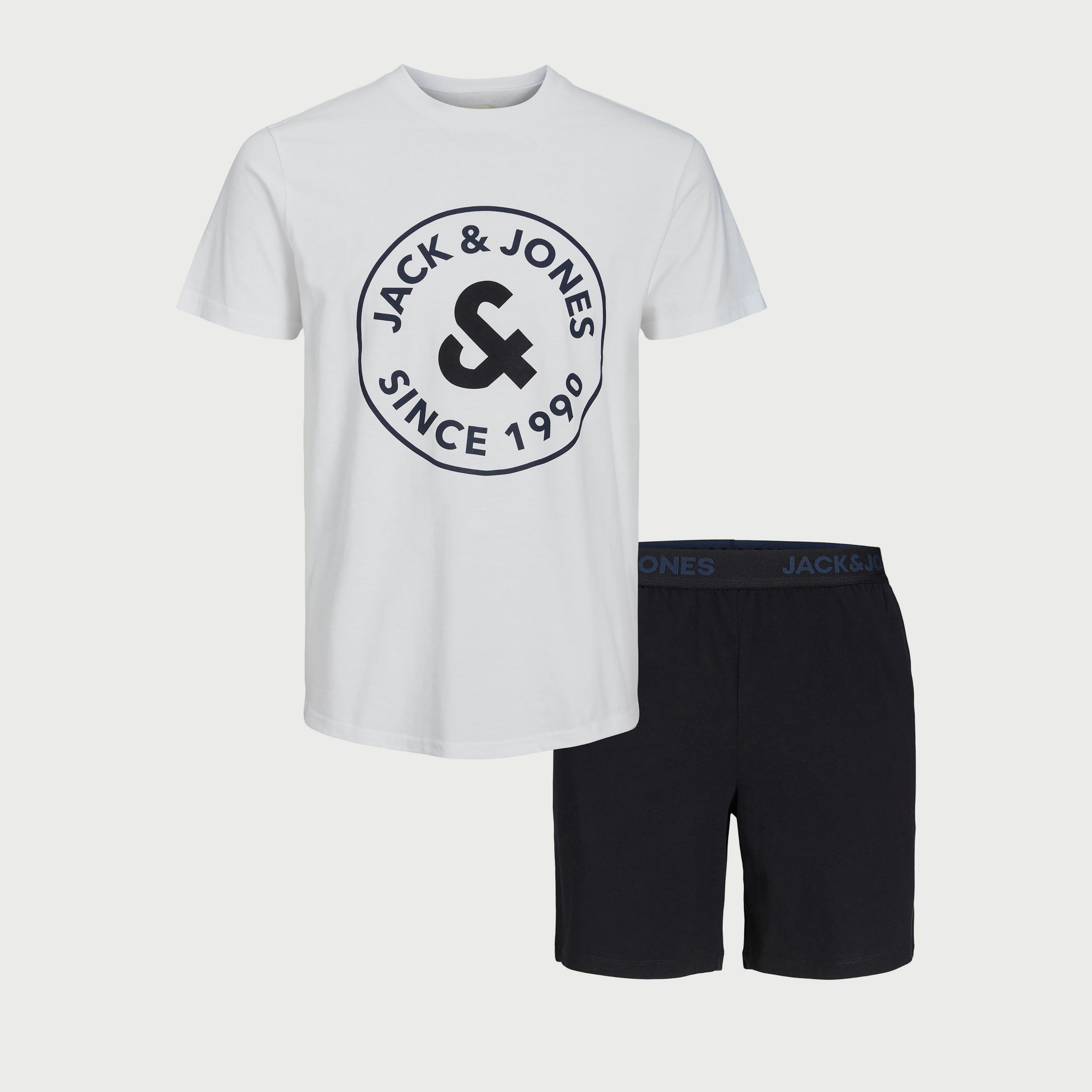 طقم من تي شيرت وشورت برقبة دائرية مع شعار الماركة من من جاك آند جونز-men-clothing-nightwear-sets-image-4
