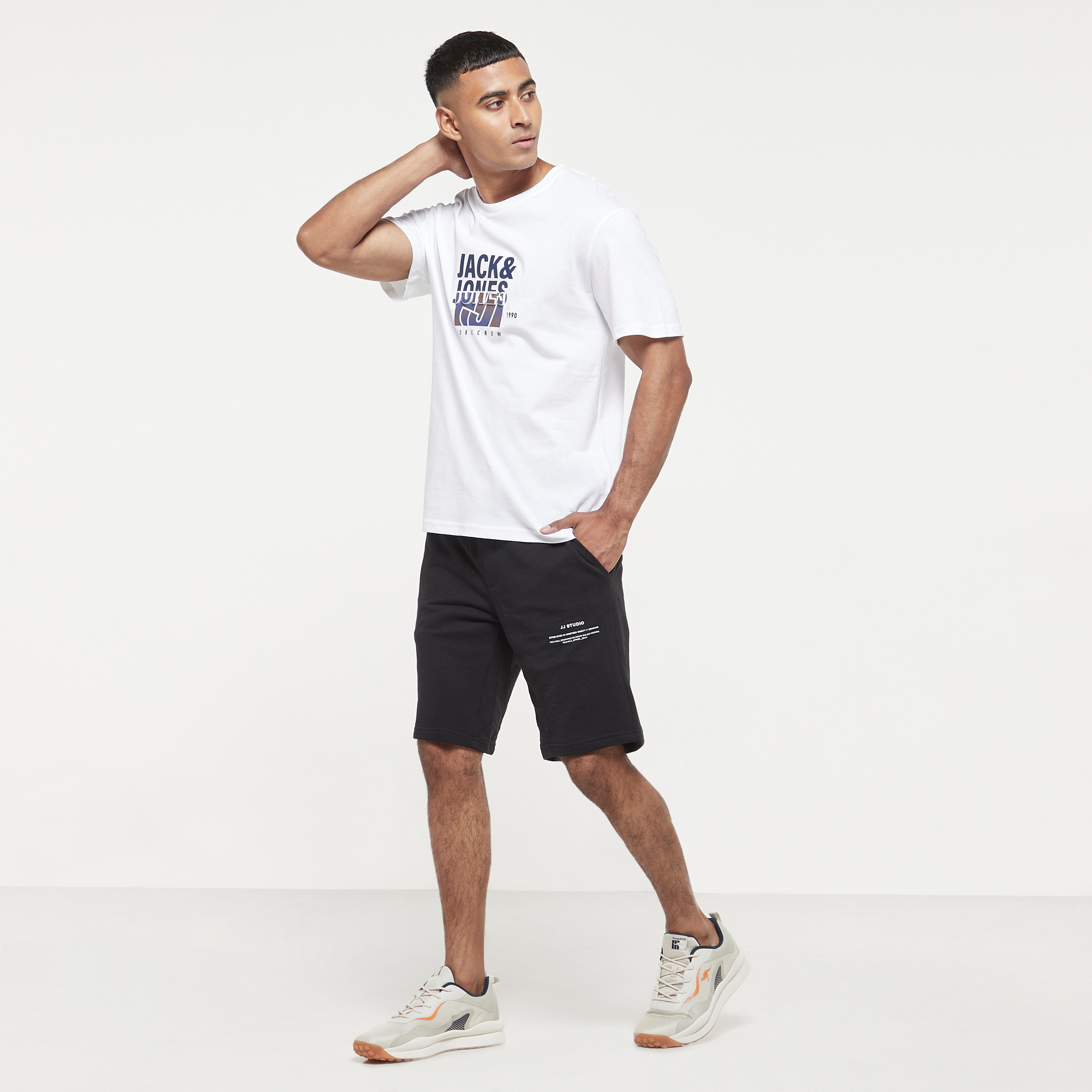 شورت برباط وخصر متوسط الارتفاع وطبعات من جاك أند جونز-men-clothing-bottoms-shorts-image-6