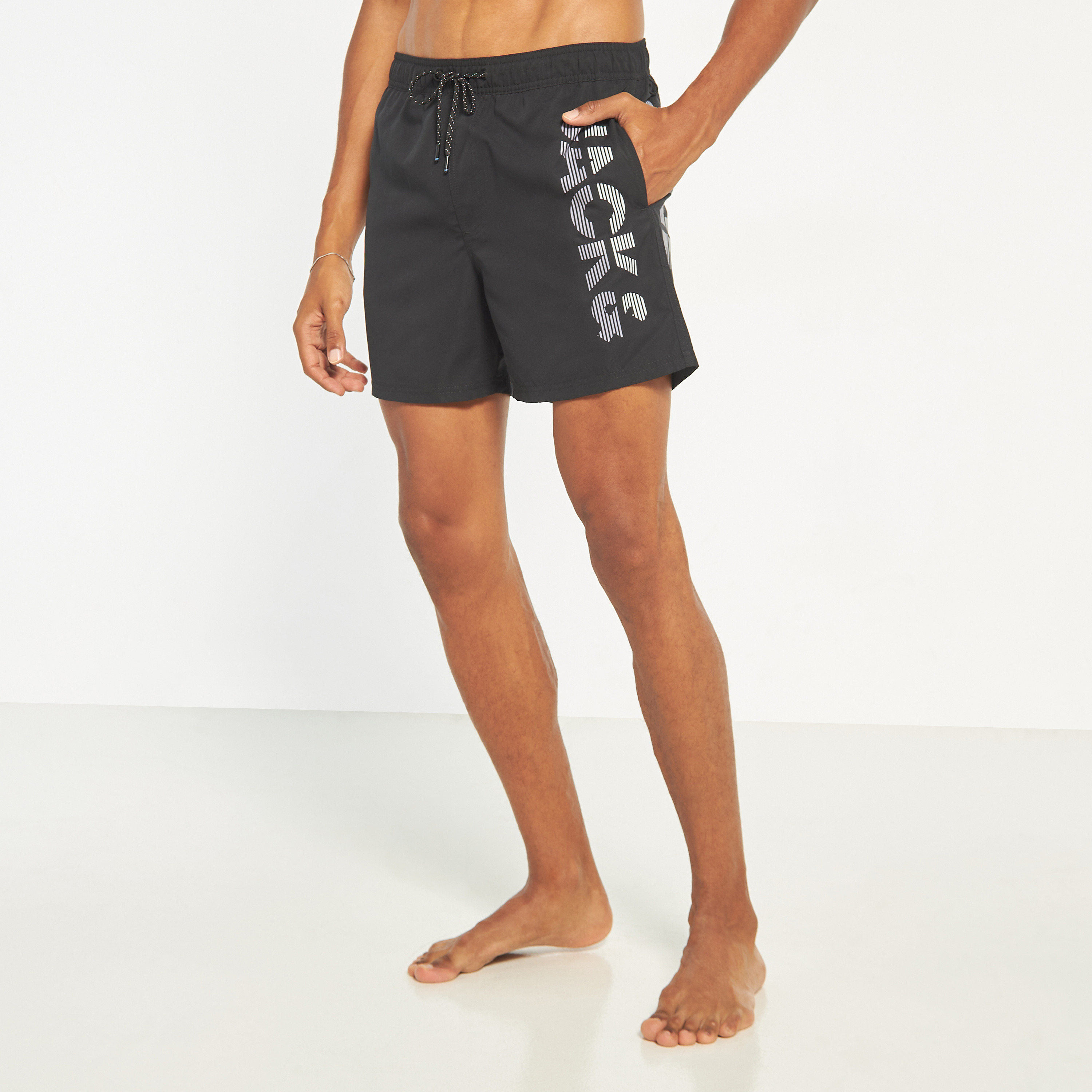 شورت سباحة برباط متوسط الطول يشعار الماركة من جاك آند جونز-men-clothing-swimandbeach-shorts-image-1