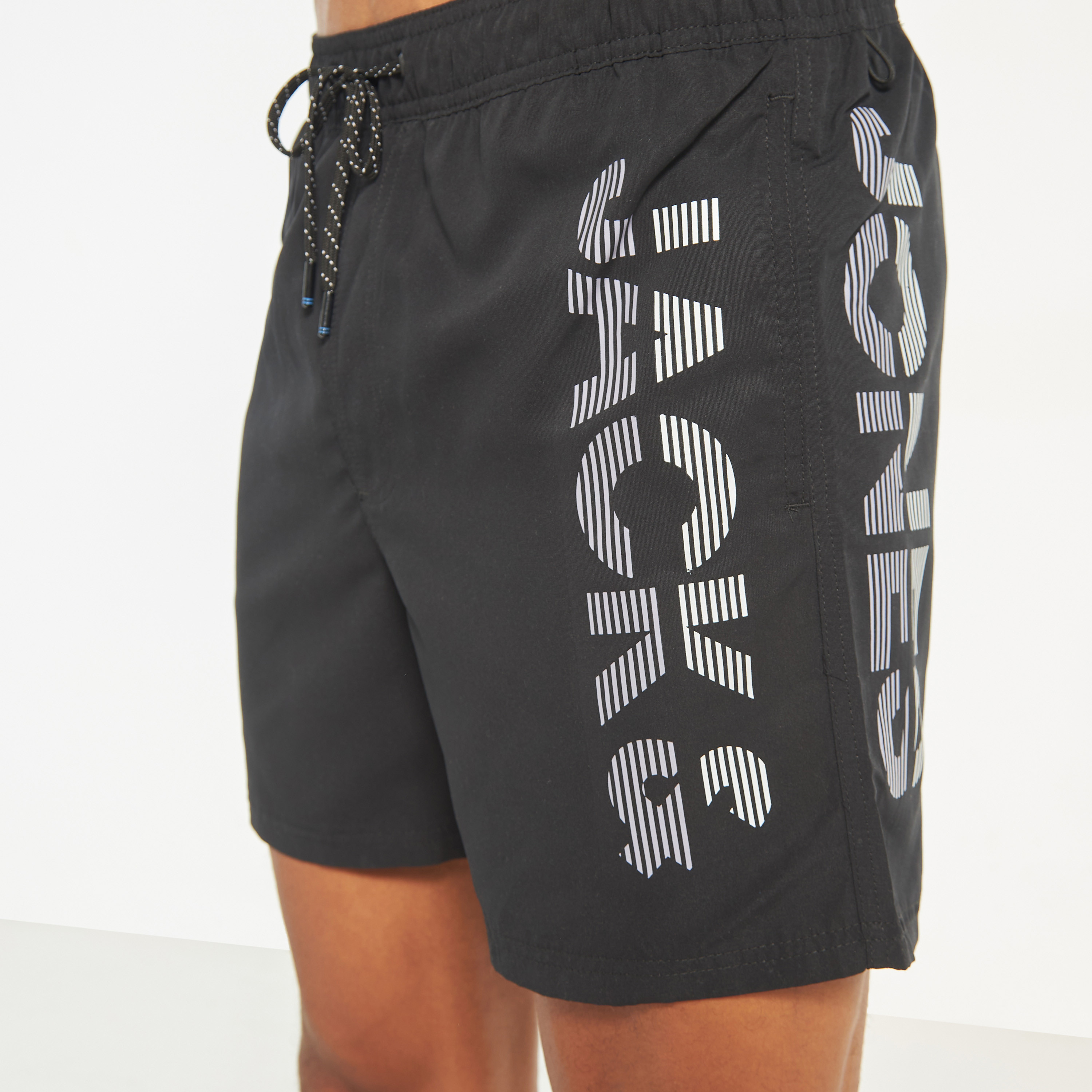 شورت سباحة برباط متوسط الطول يشعار الماركة من جاك آند جونز-men-clothing-swimandbeach-shorts-image-4