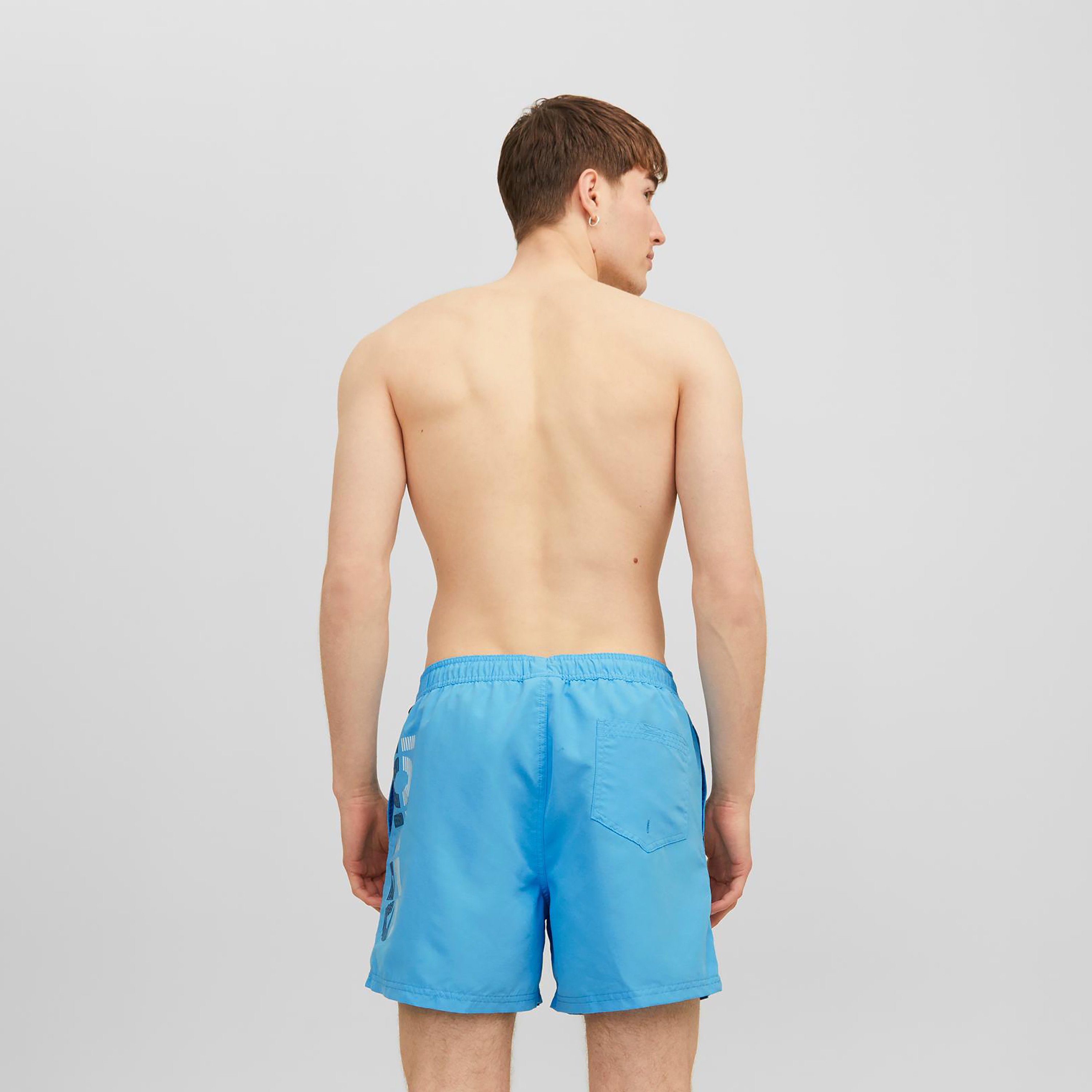 شورت سباحة برباط متوسط الطول يشعار الماركة من جاك آند جونز-men-clothing-swimandbeach-shorts-image-8