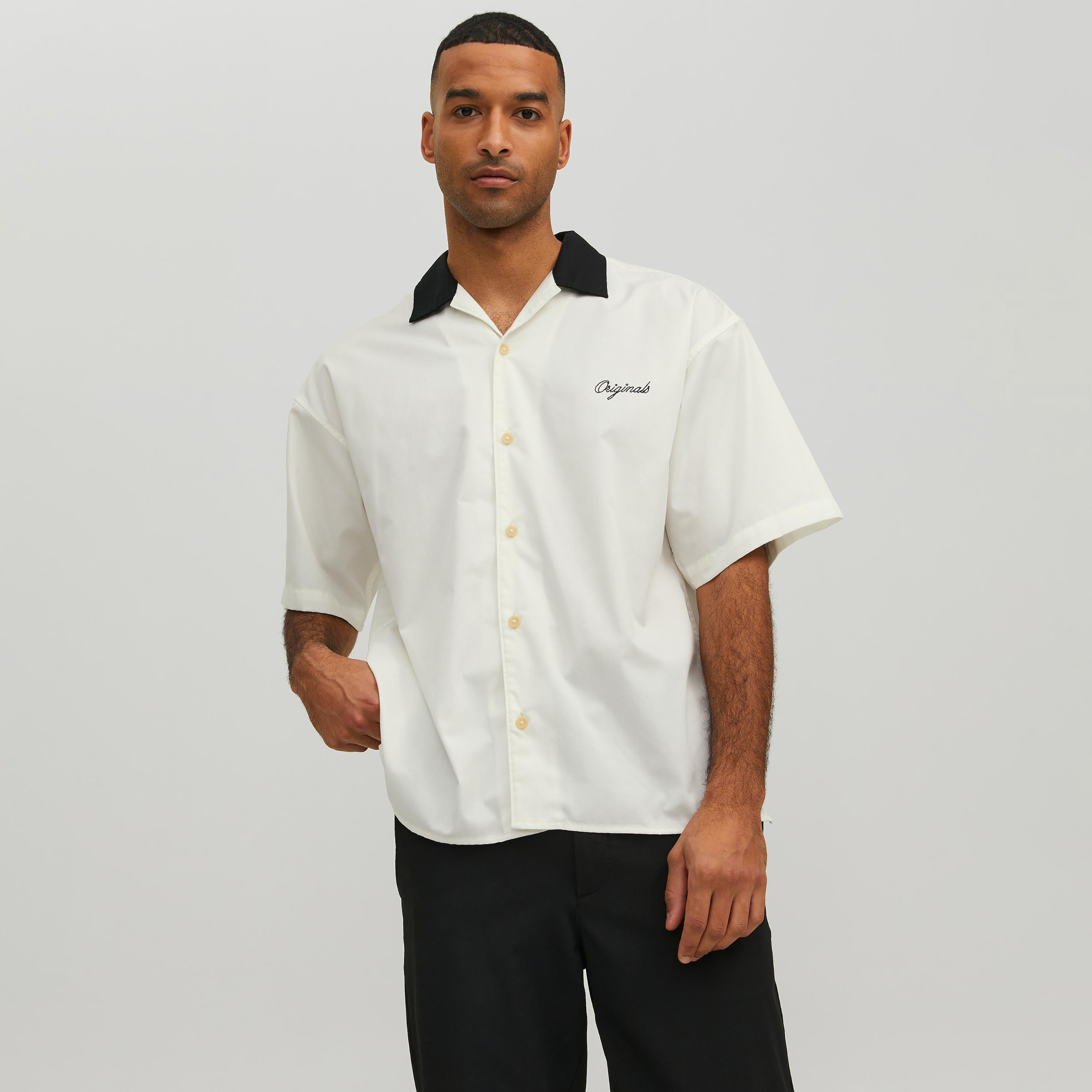 قميص كاجوال من جاك آند جونز بياقة ذو طبعة مع أكمام قصيرة -men-clothing-shirts-image-1
