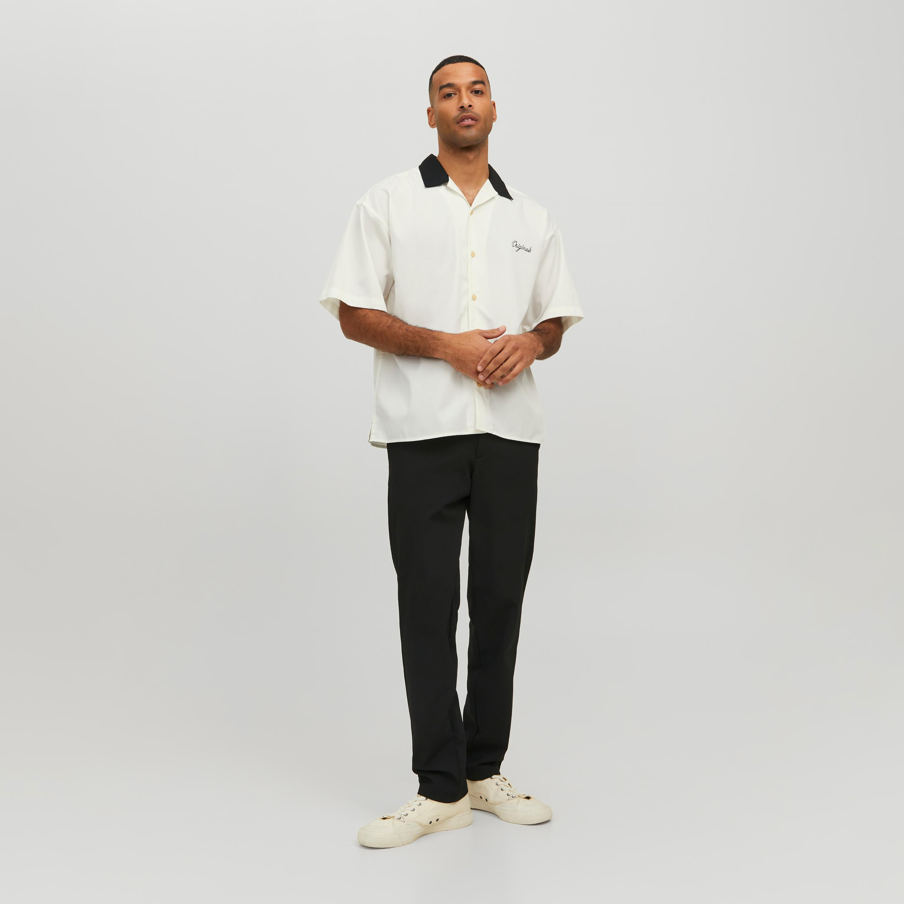 قميص كاجوال من جاك آند جونز بياقة ذو طبعة مع أكمام قصيرة -men-clothing-shirts-image-2
