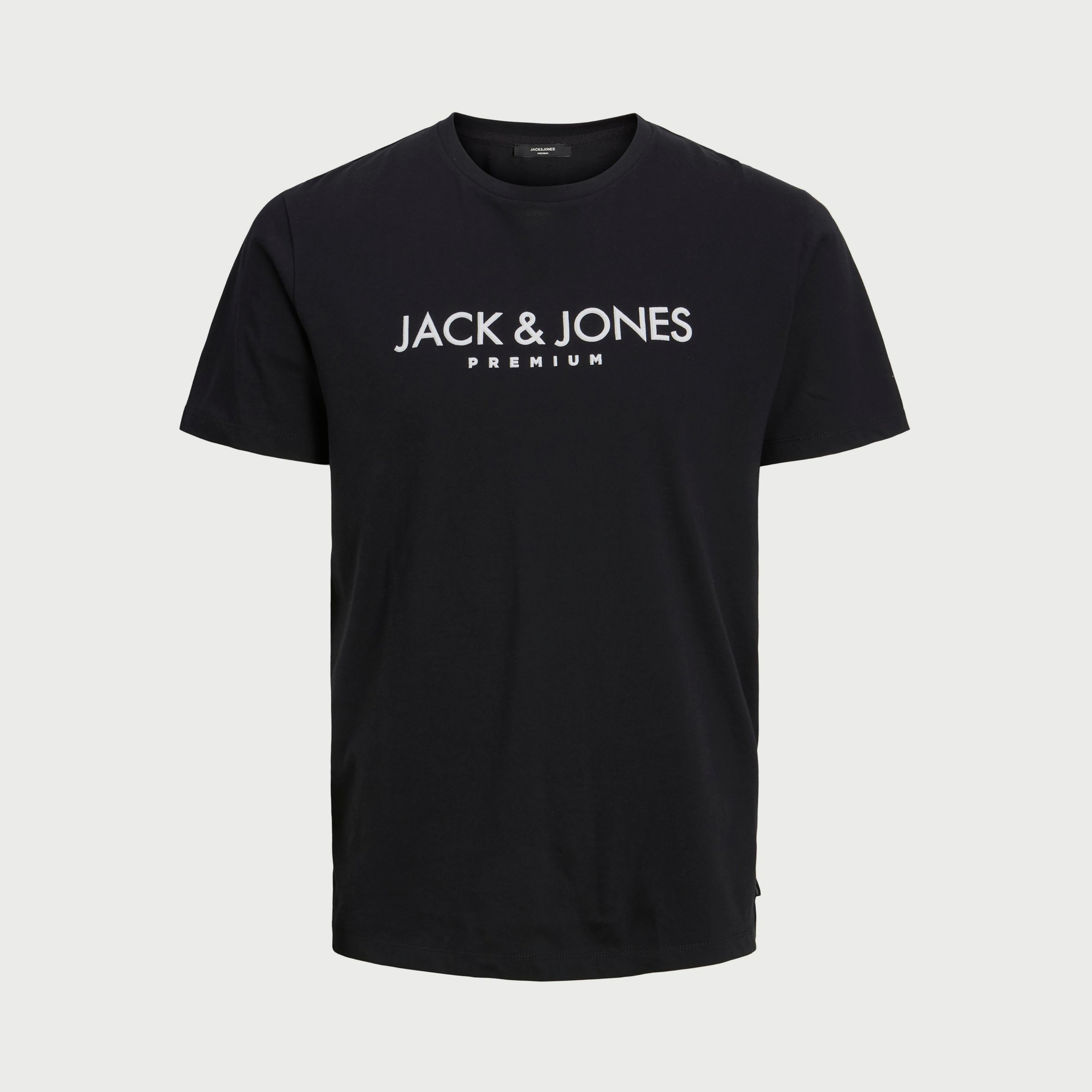 تي شيرت من جاك آند جونز مع شعار بأكمام قصيرة و ياقة مستديرة-men-clothing-tshirtsandpolos-tshirts-image-1
