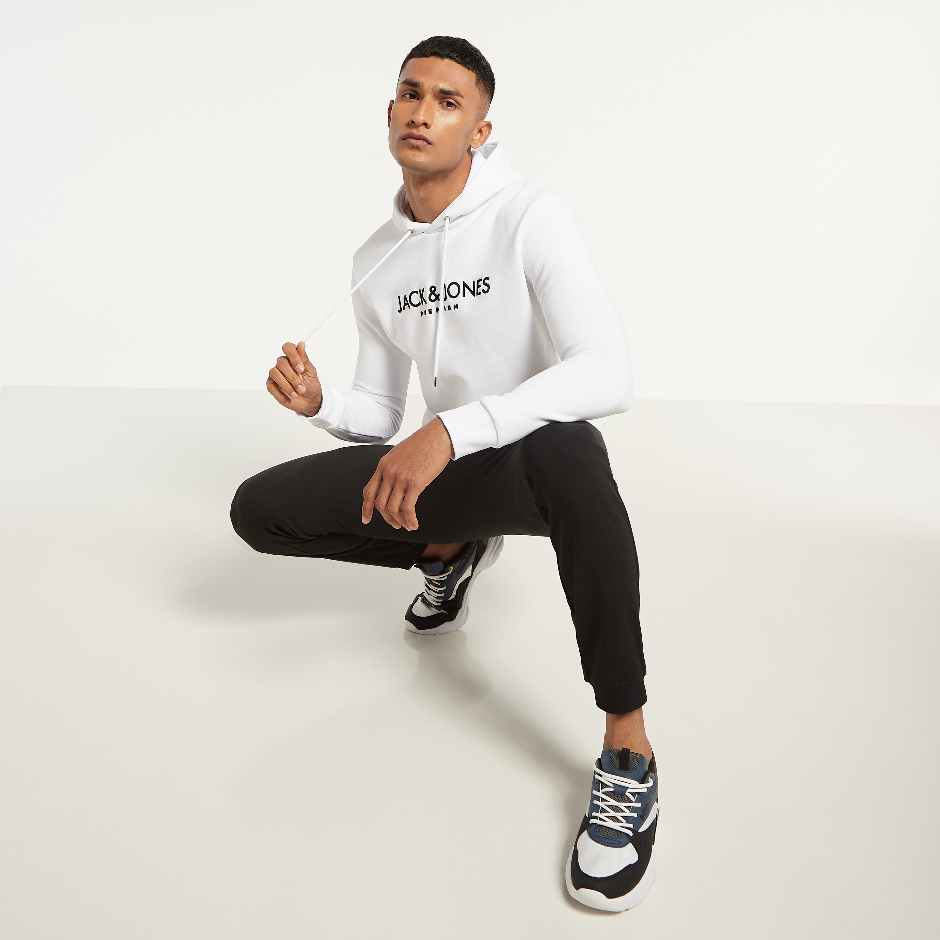 هودي جاك آند جونز مع شعار بأكمام طويلة-men-winterwear-hoodiesandsweatshirts-image-6