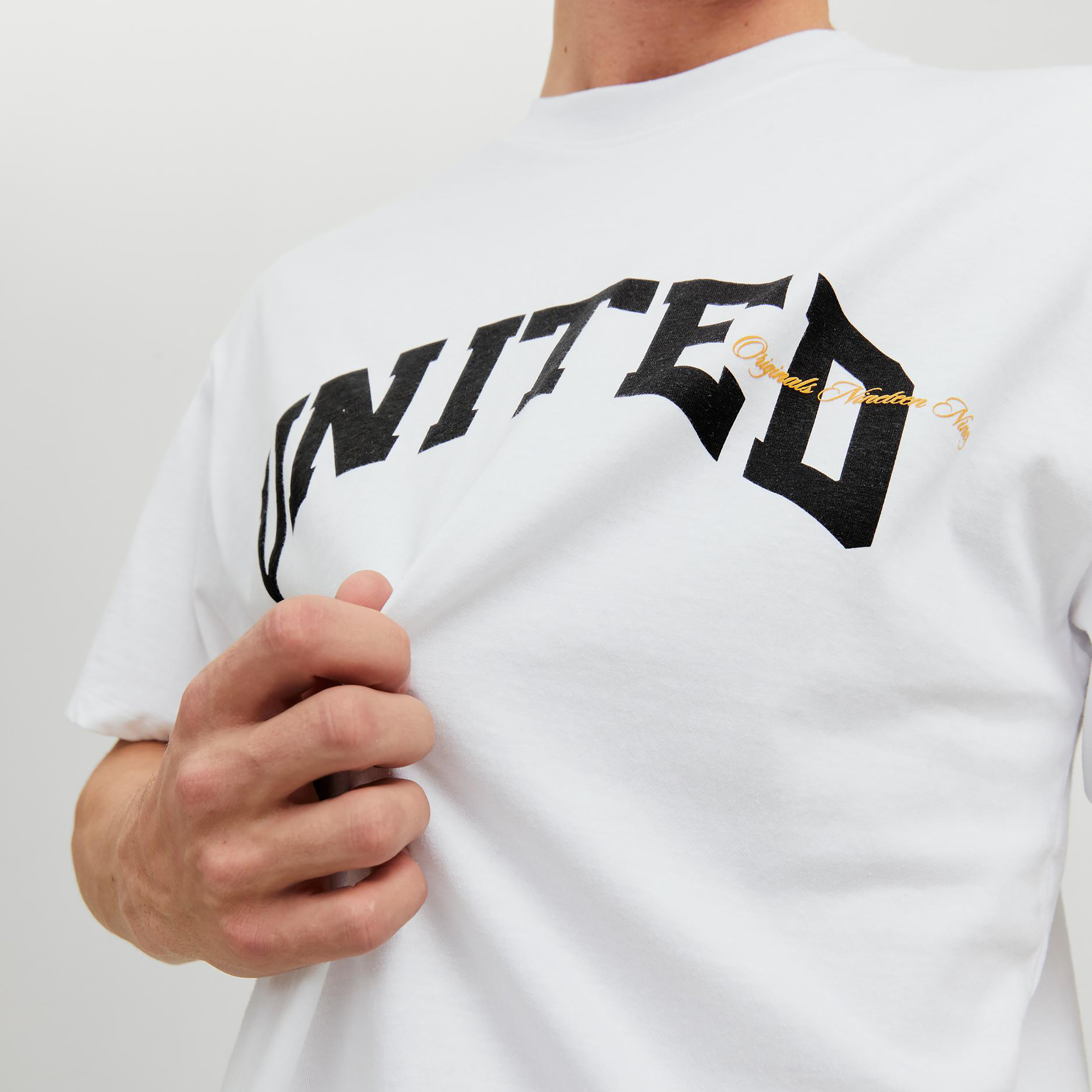 تي شيرت من جاك آند جونز مطبوع بأكمام قصيرة و ياقة مستديرة-men-clothing-tshirtsandpolos-tshirts-image-13