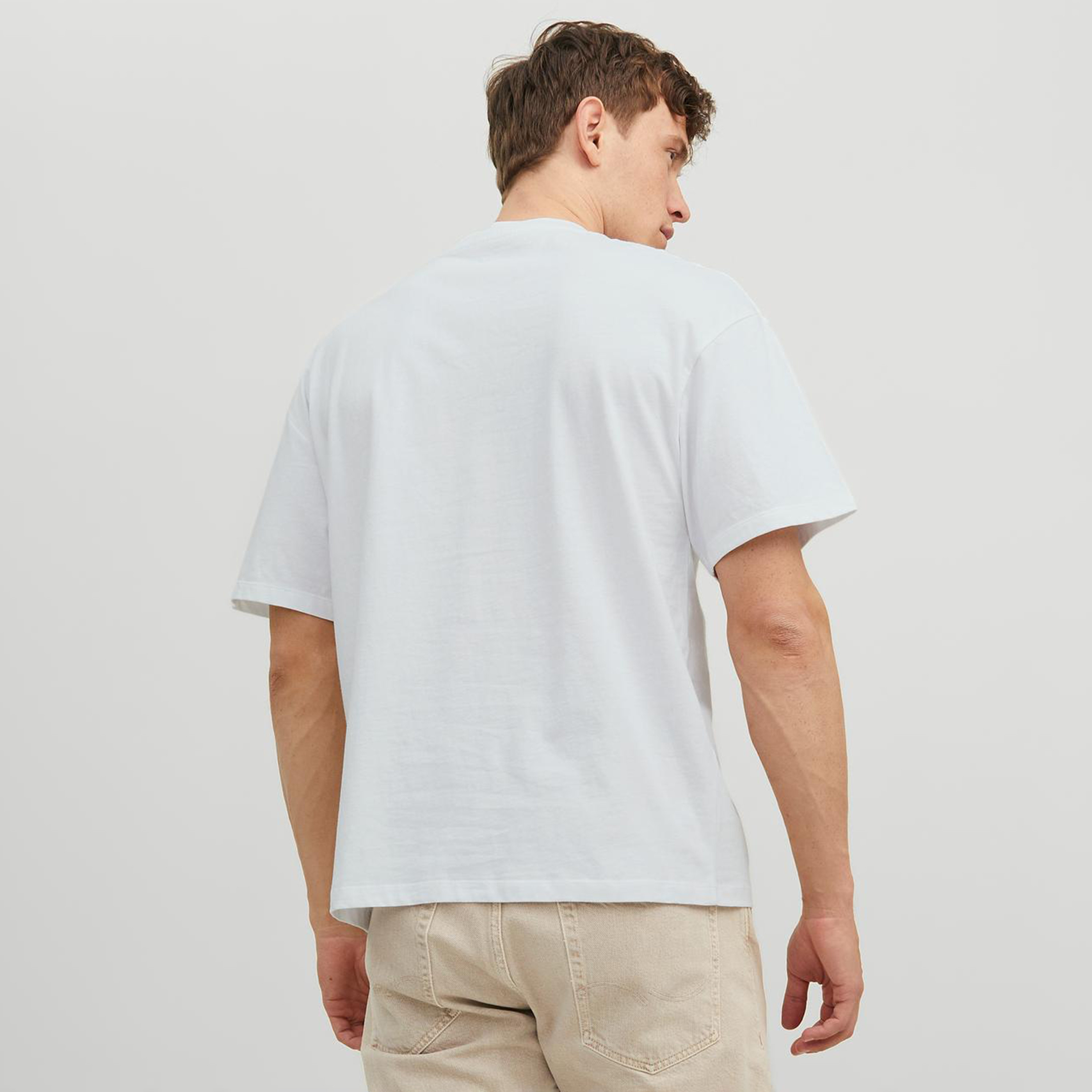 تي شيرت من جاك آند جونز مطبوع بأكمام قصيرة و ياقة مستديرة-men-clothing-tshirtsandpolos-tshirts-image-14