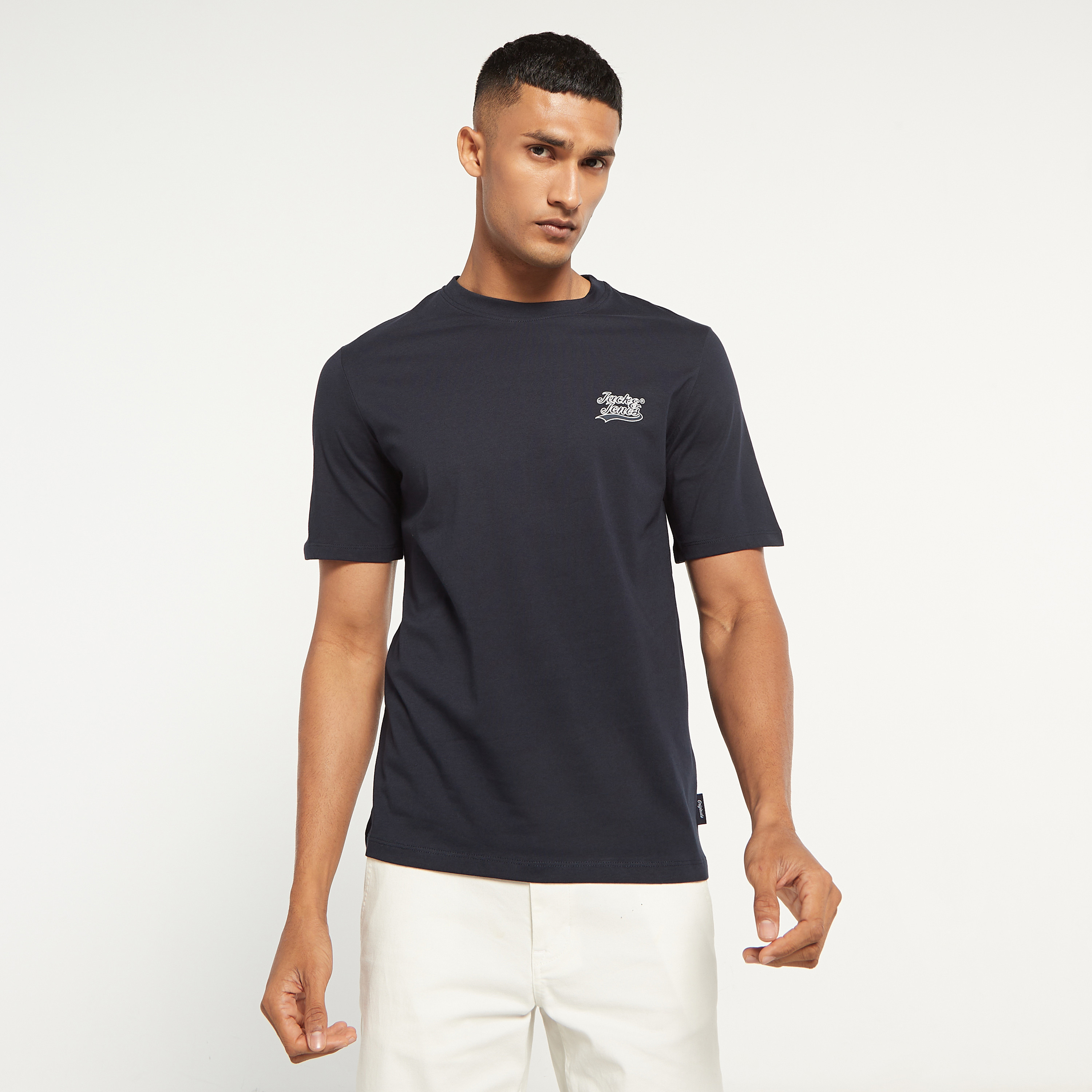 تي شيرت من جاك آند جونز مع شعار بأكمام قصيرة و ياقة مستديرة-men-clothing-tshirtsandpolos-tshirts-image-5