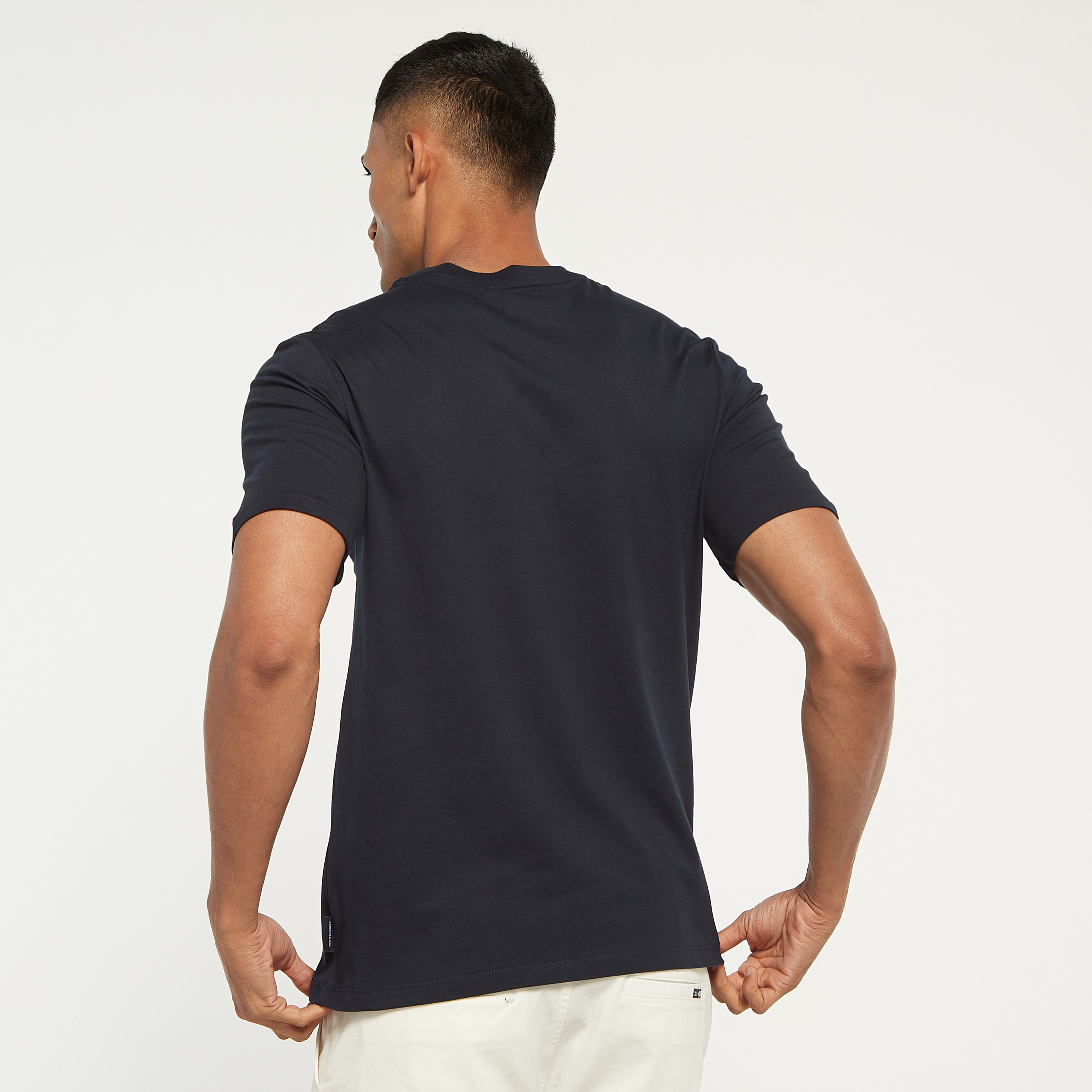 تي شيرت من جاك آند جونز مع شعار بأكمام قصيرة و ياقة مستديرة-men-clothing-tshirtsandpolos-tshirts-image-7