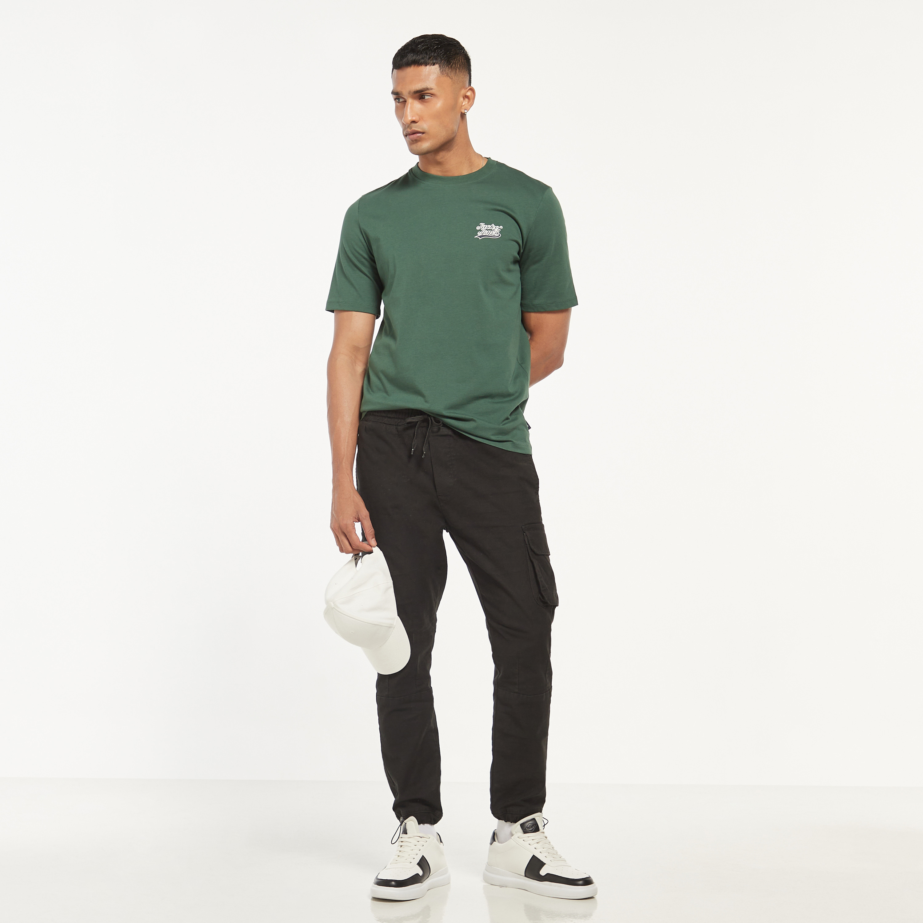 تي شيرت من جاك آند جونز مع شعار بأكمام قصيرة و ياقة مستديرة-men-clothing-tshirtsandpolos-tshirts-image-14